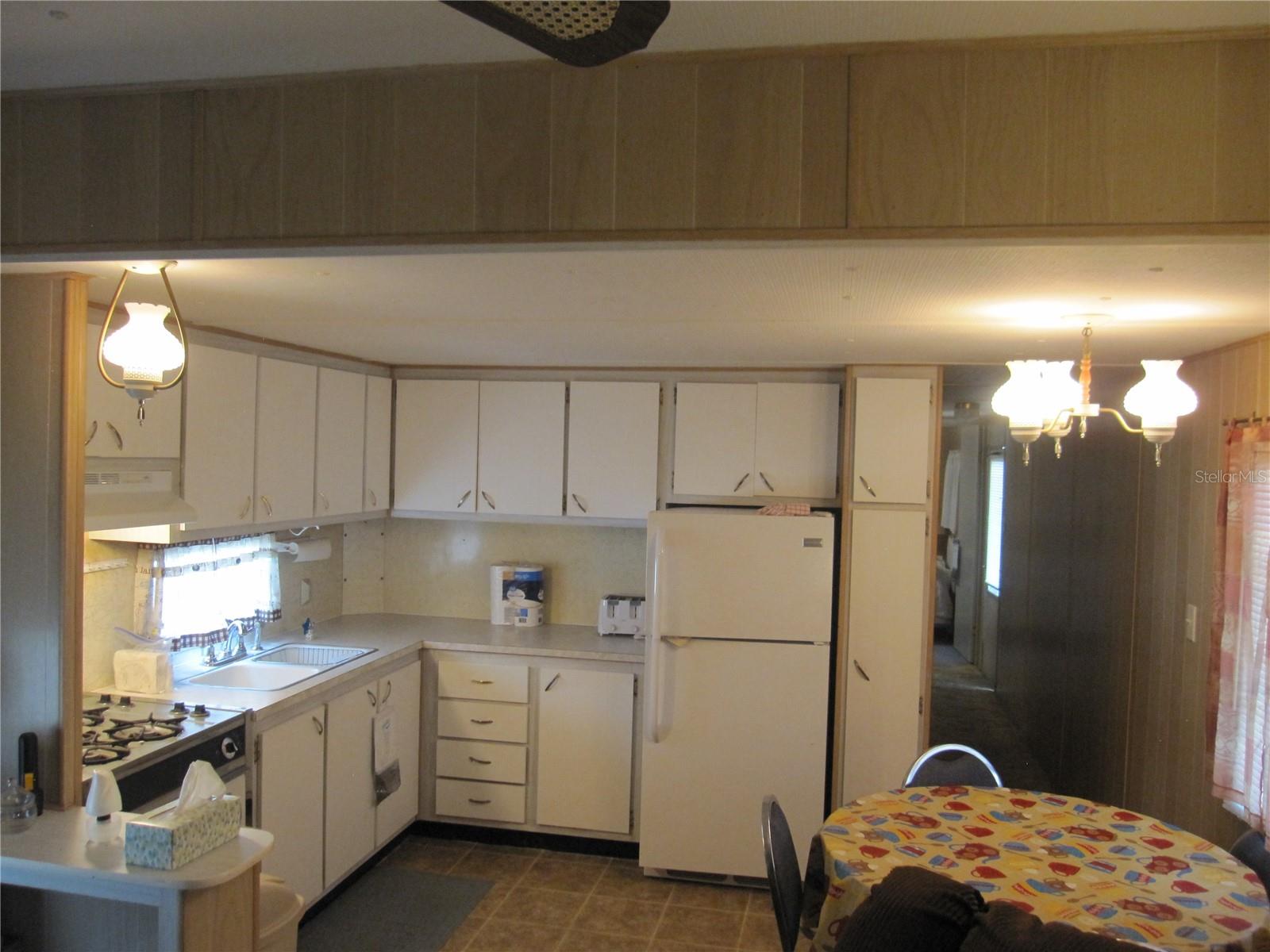 39015 Hillcrest Dr Property Photo 4