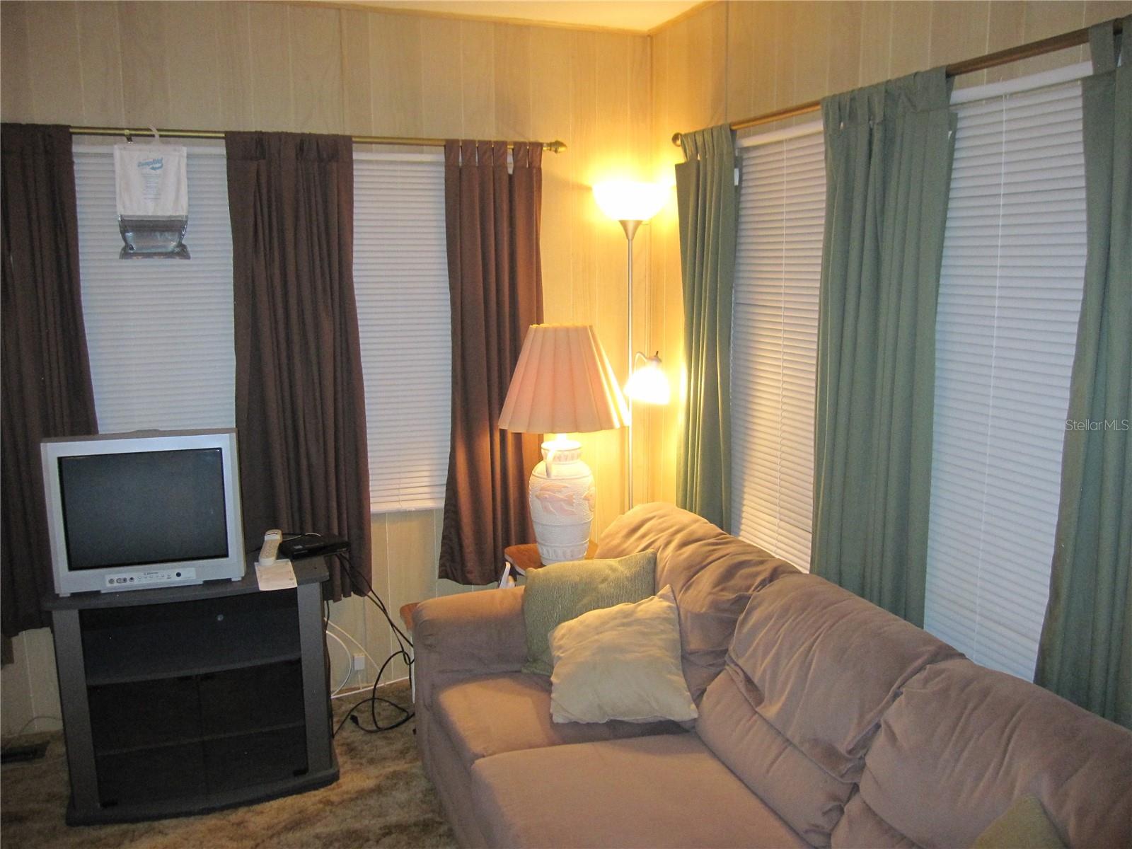 39015 Hillcrest Dr Property Photo 6