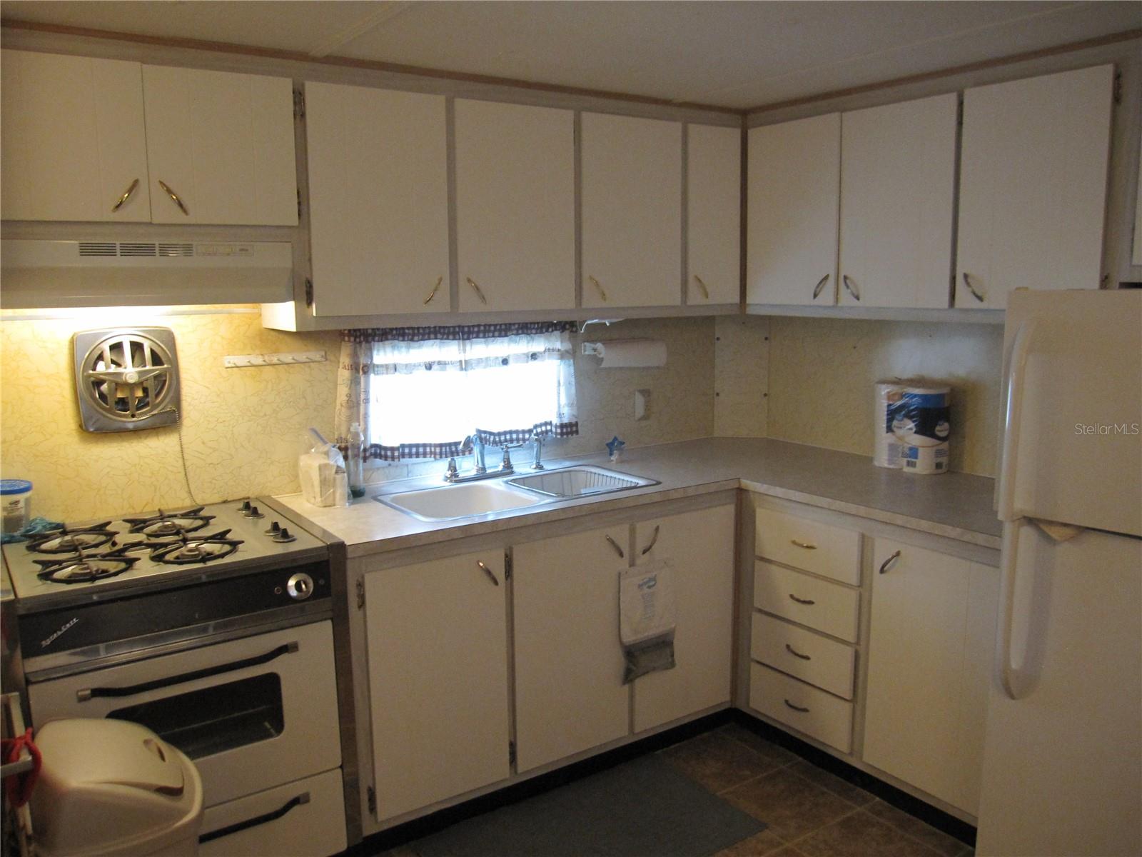 39015 Hillcrest Dr Property Photo 8