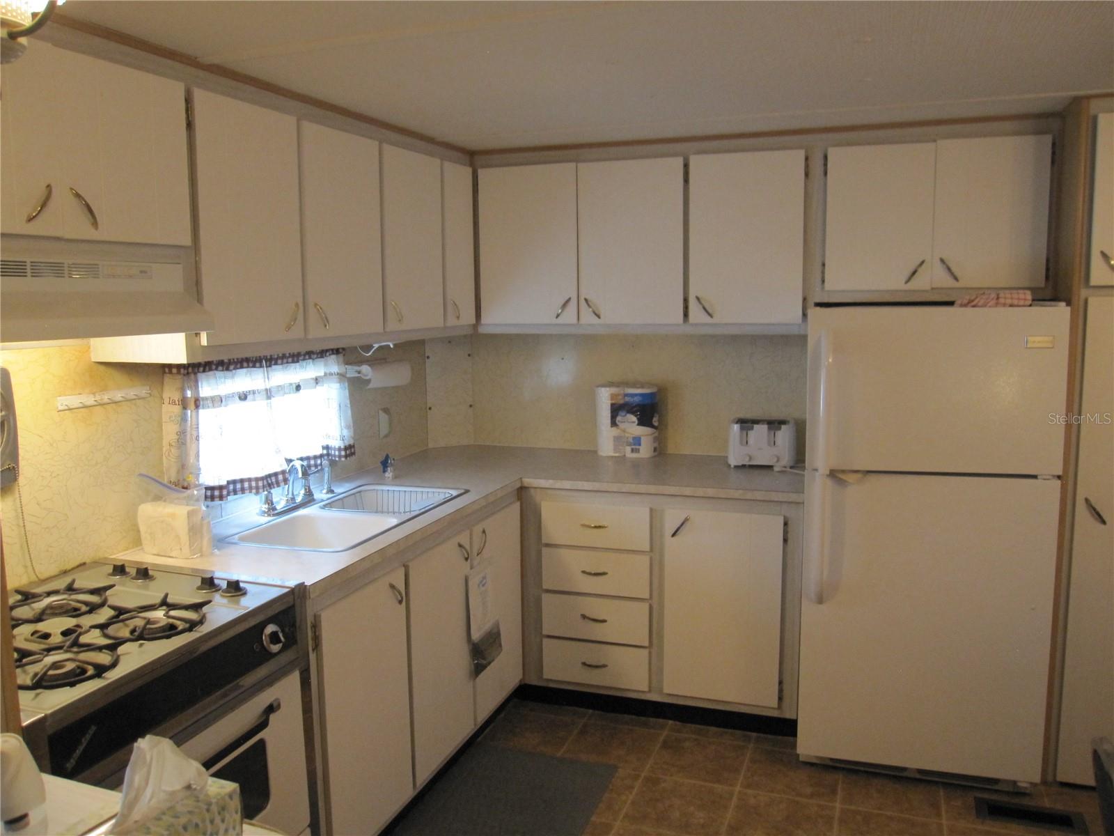 39015 Hillcrest Dr Property Photo 9