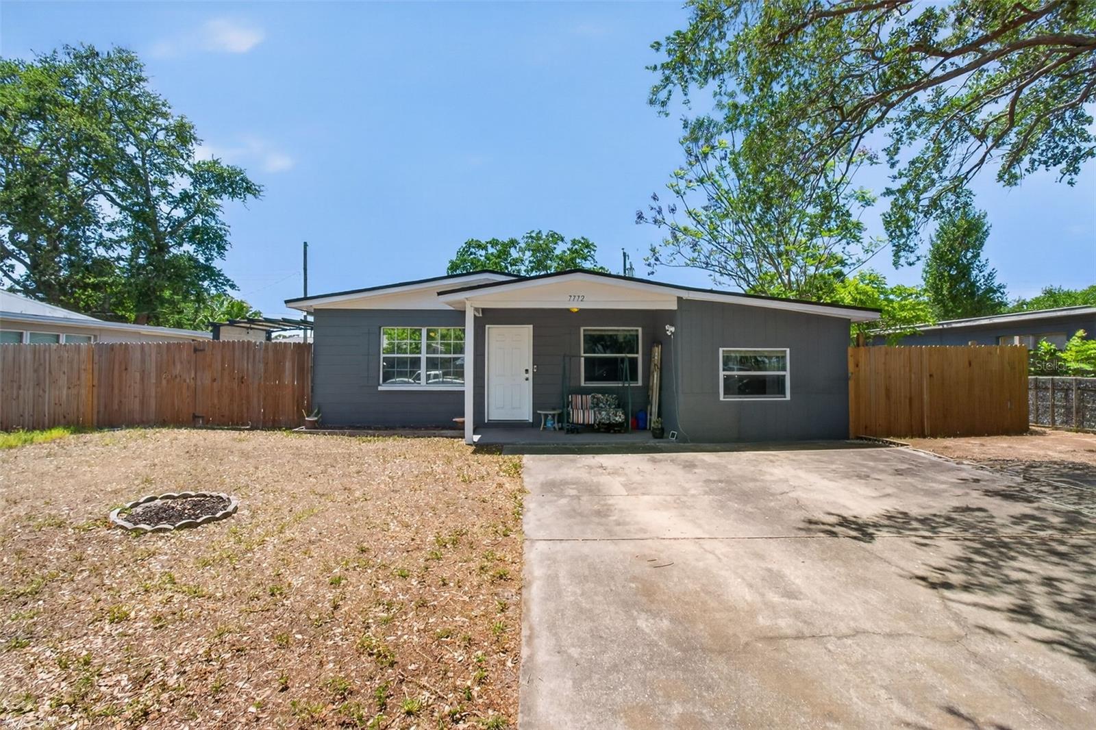 7772 90th Way Property Photo 1