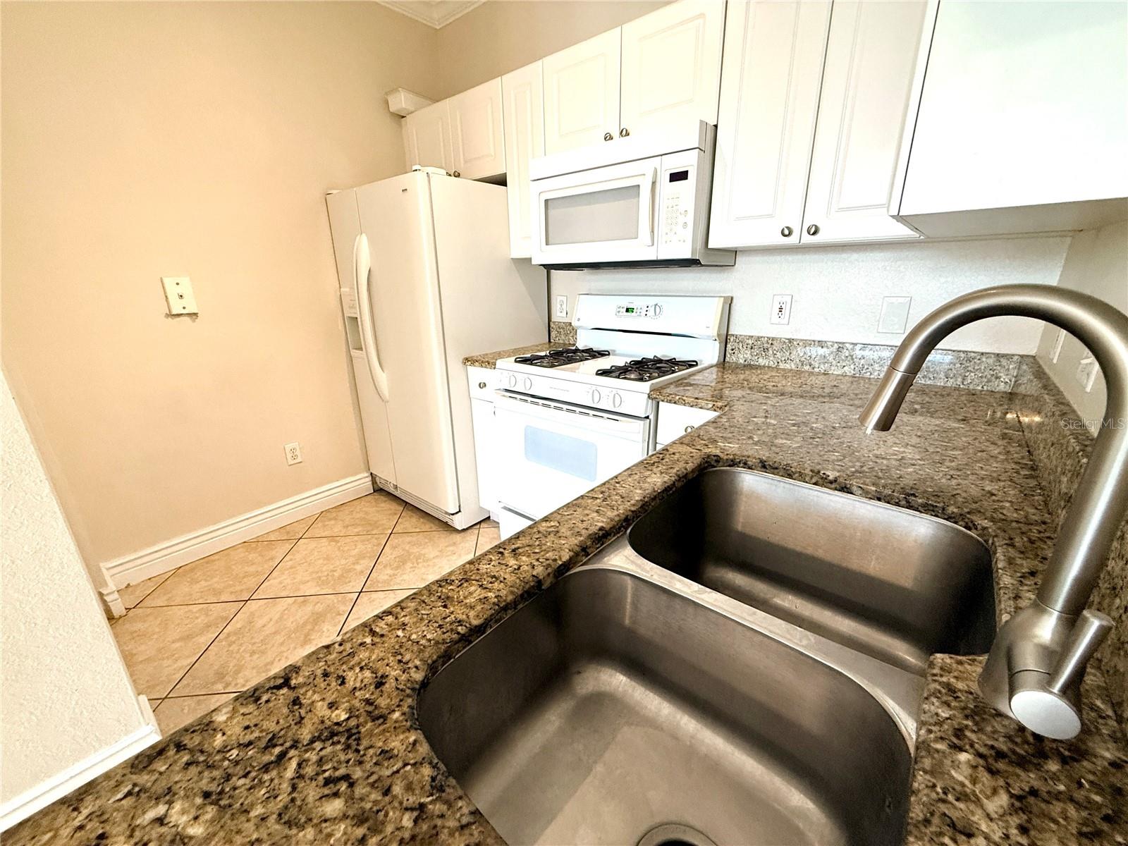 2705 Via Murano #123 Property Photo 12