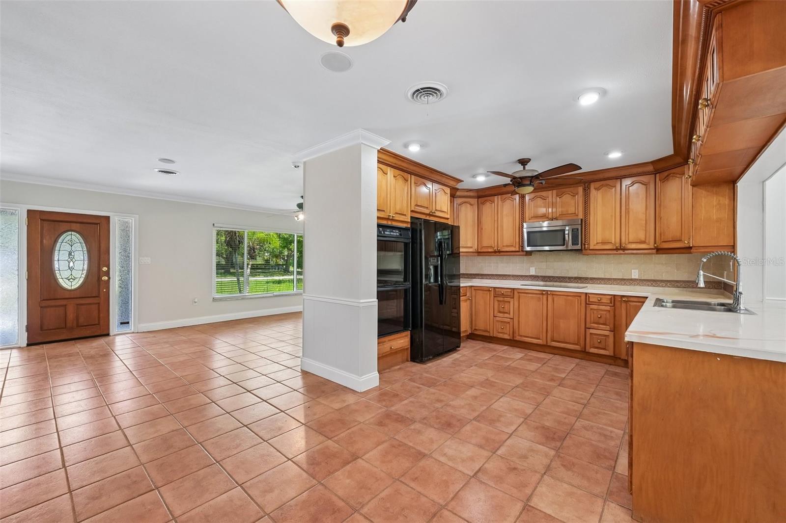 209 Palm Ave Property Photo 6