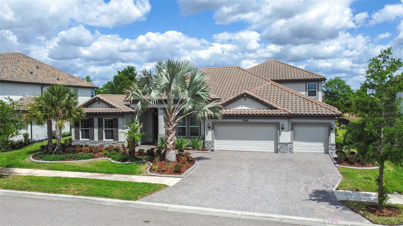 7190 Graybrook Dr Property Photo