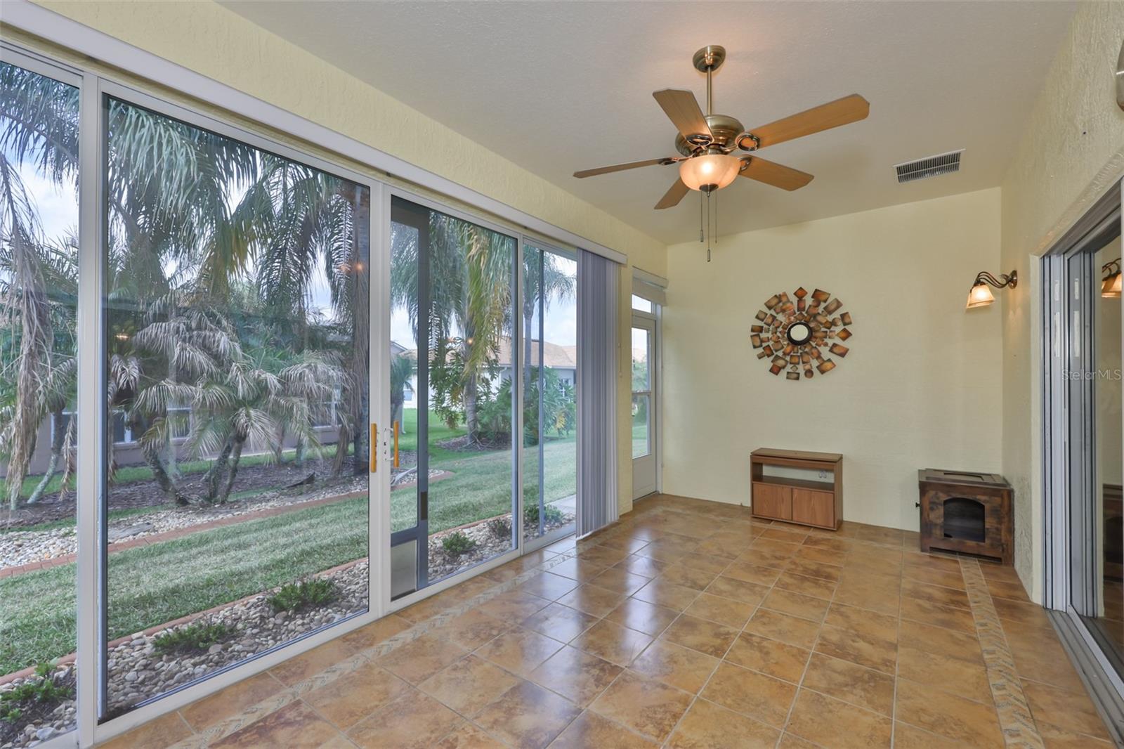 4465 Strathmore Dr Property Photo 4