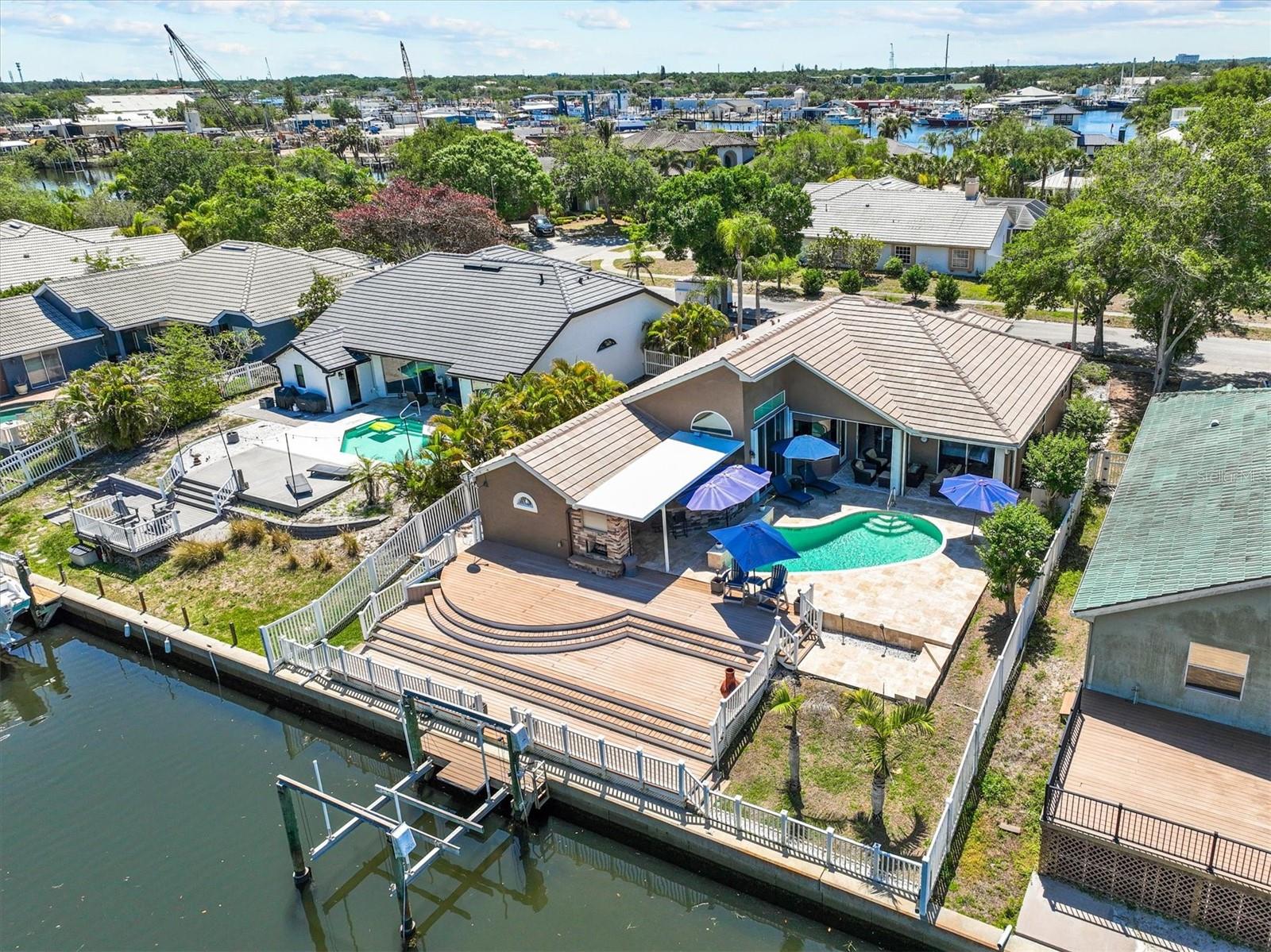 1114 Marina Dr Property Photo 5