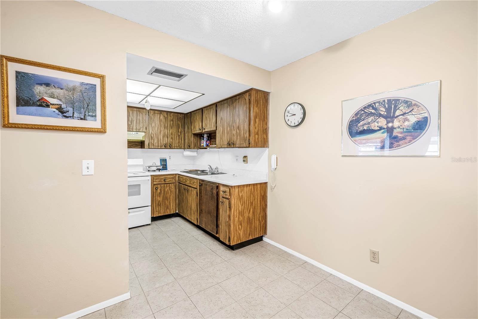 2740 Highlands Blvd #b Property Photo 9