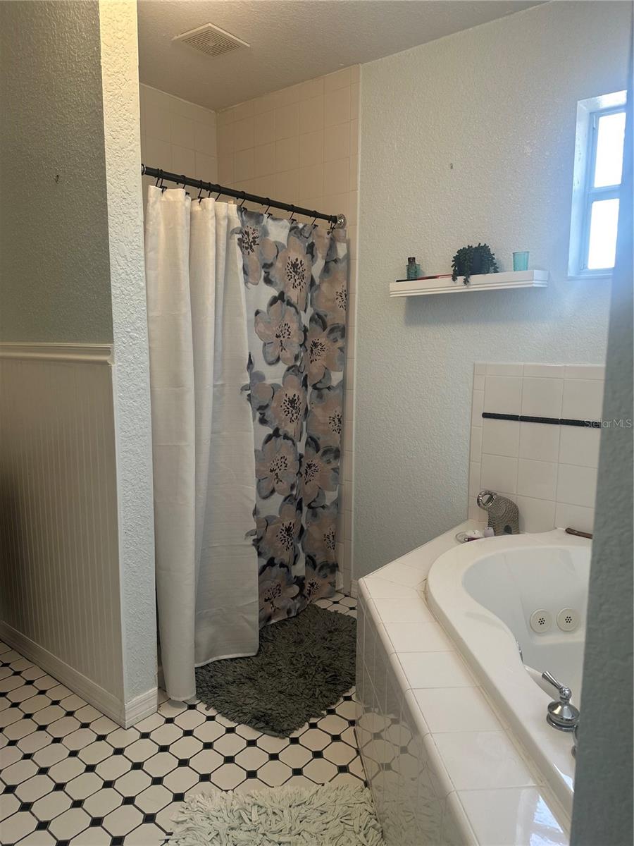 TB8502453 Property Photo 9