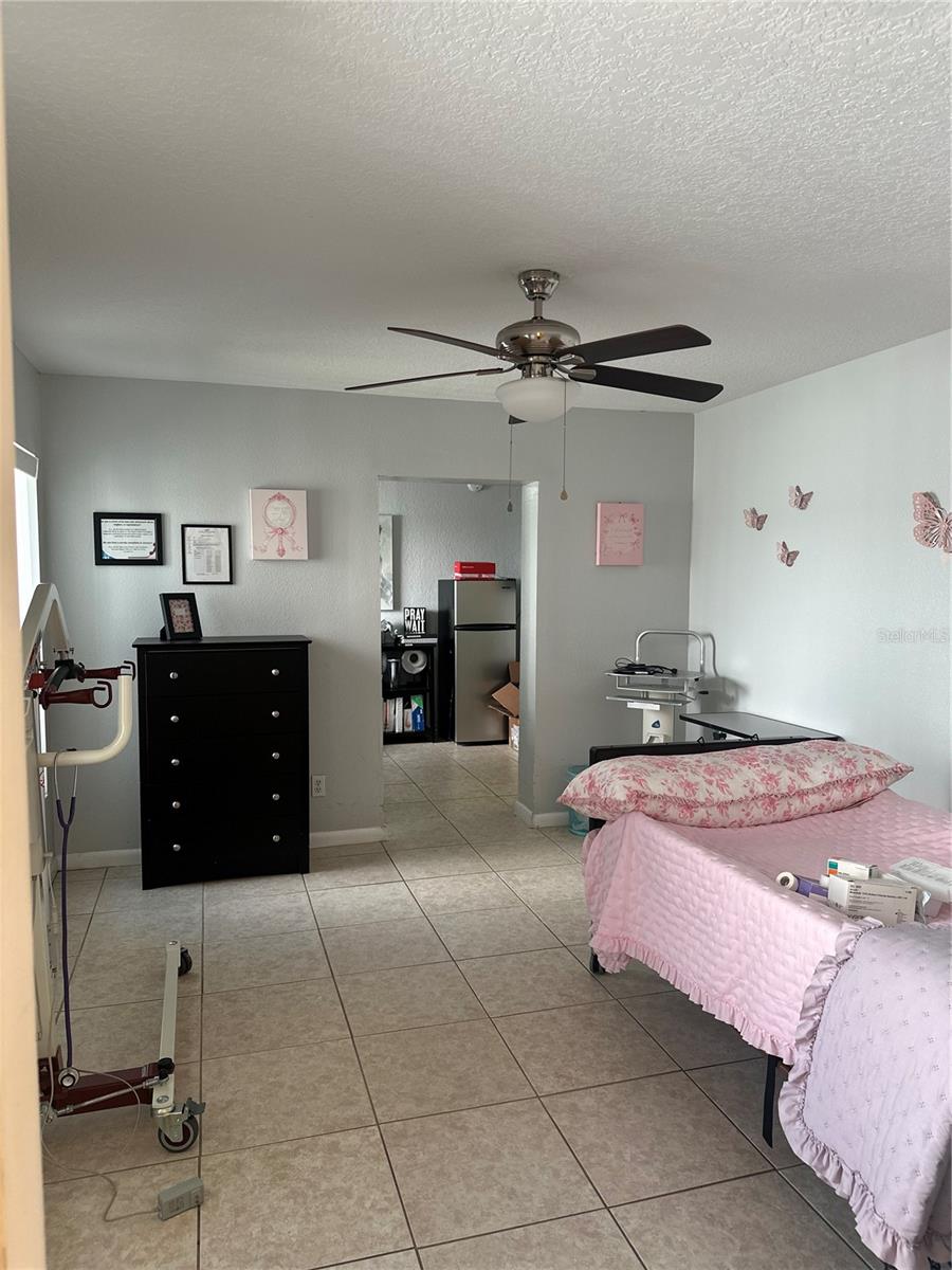 TB8502453 Property Photo 12