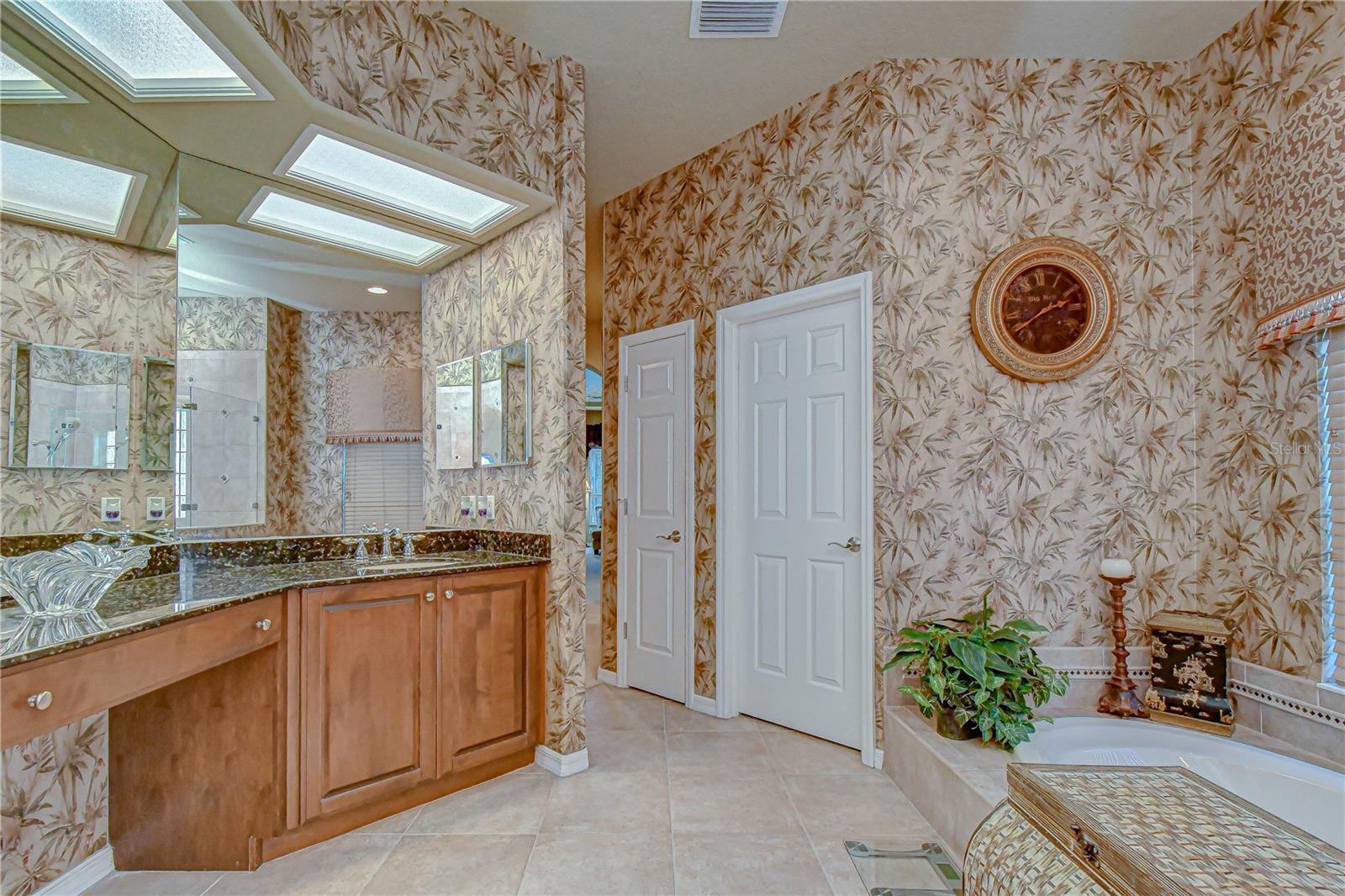 20915 Lake Vienna Dr Property Photo 21