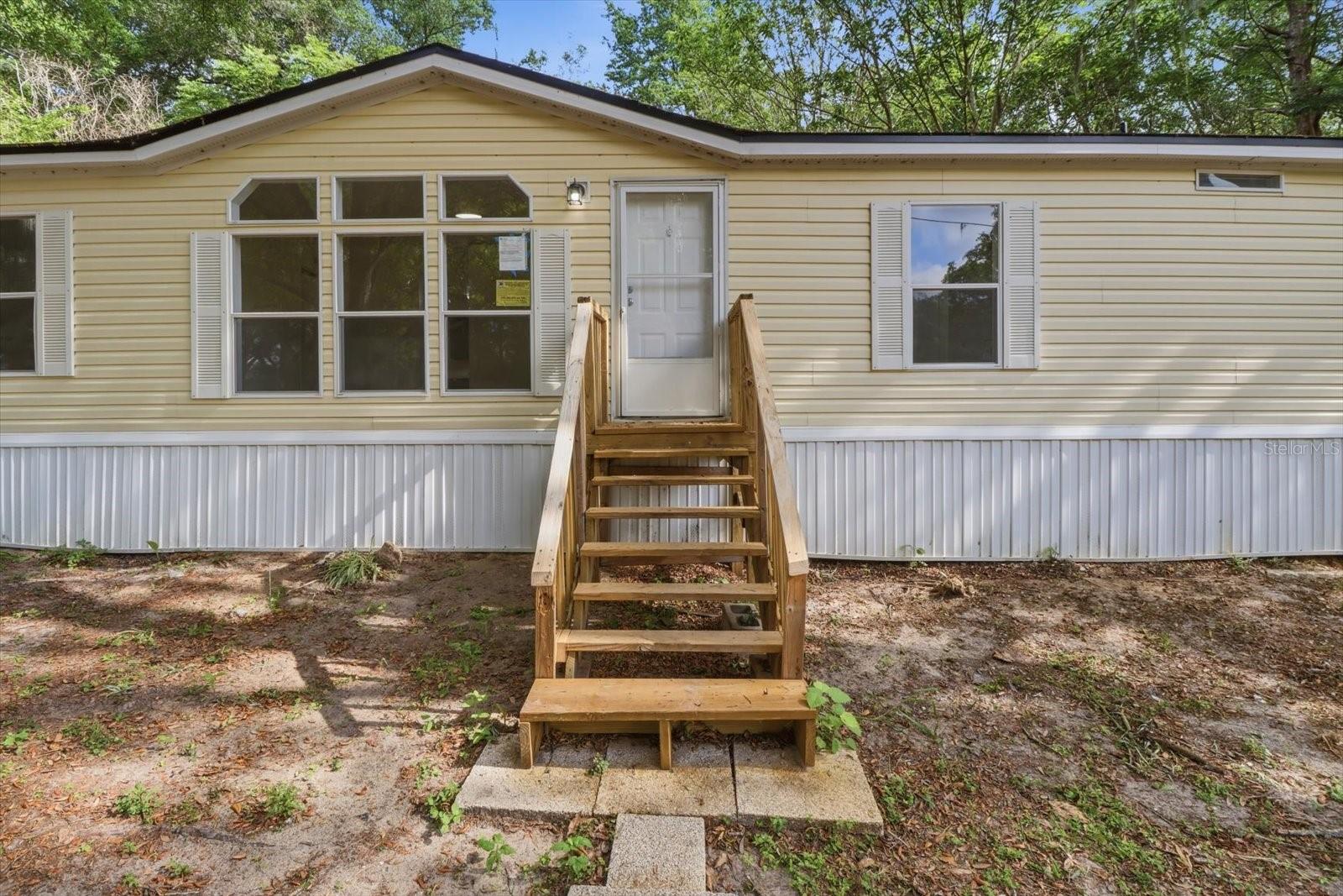 2565 E North St Property Photo 2