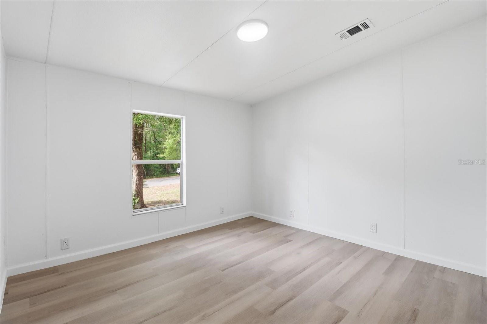 2565 E North St Property Photo 24