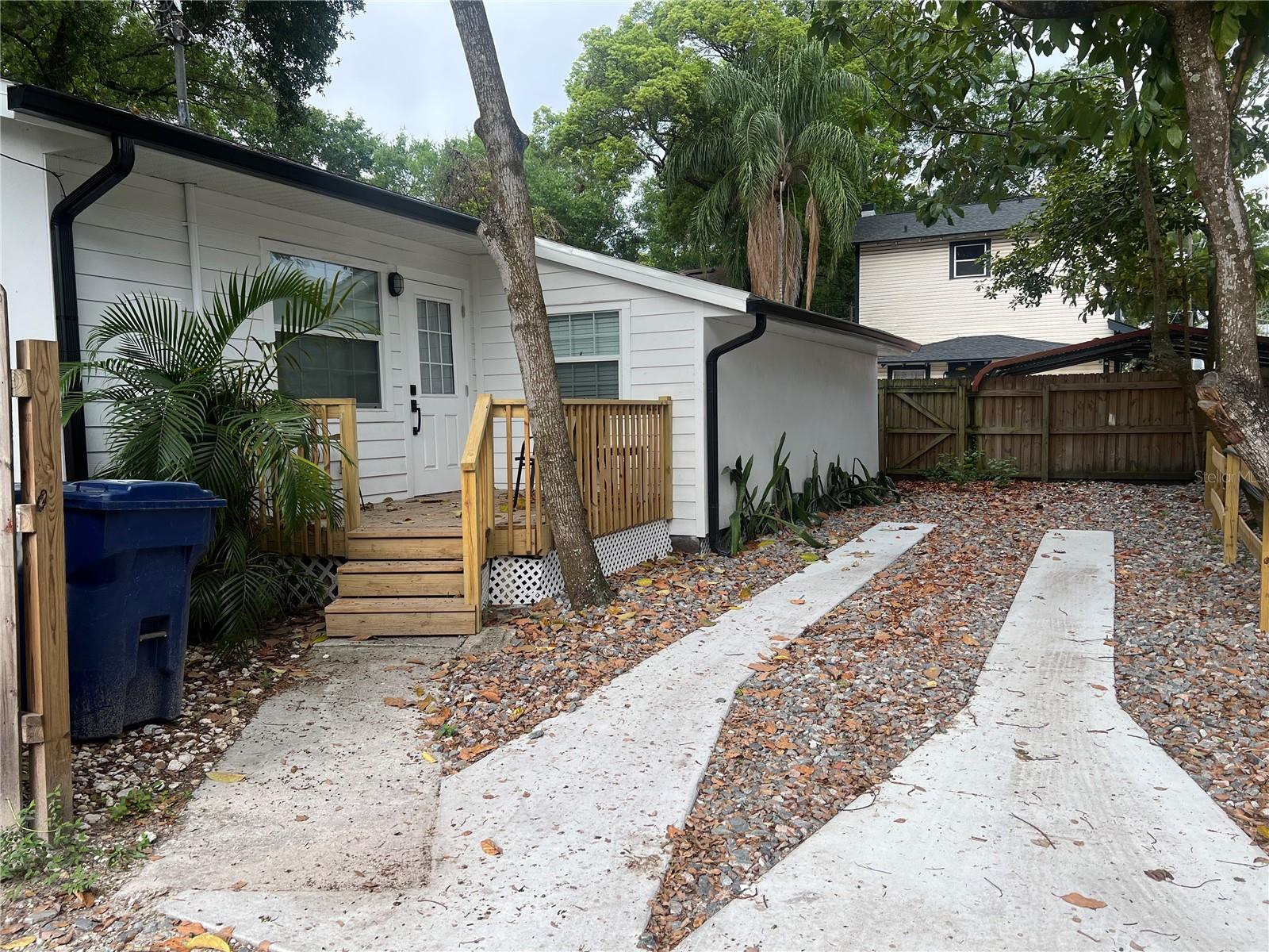 311 E Floribraska Ave Property Photo 2