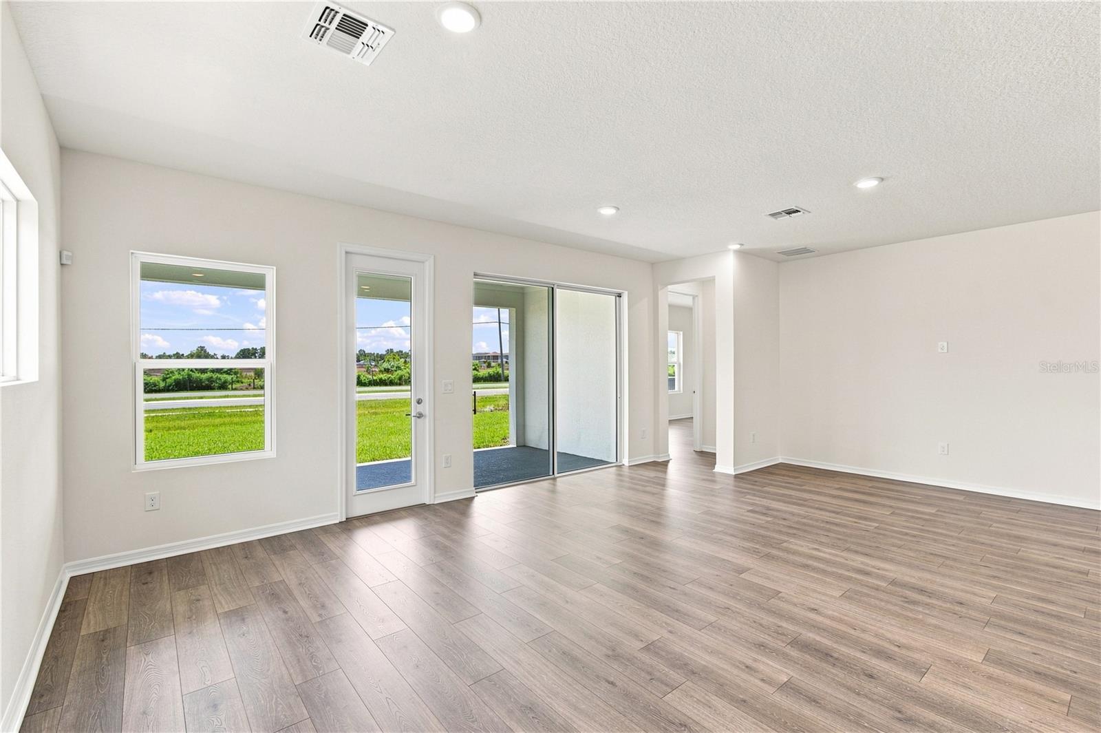 5033 Orinoco Ln Property Photo 8