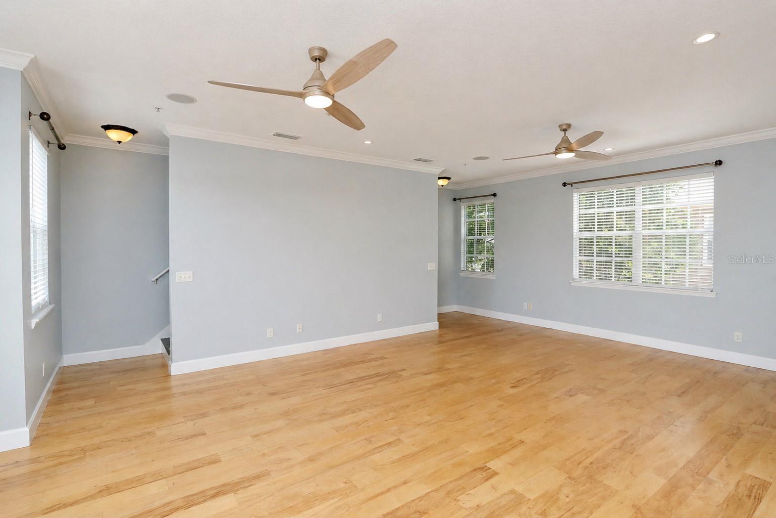 2611 Espana Ct Property Photo 3