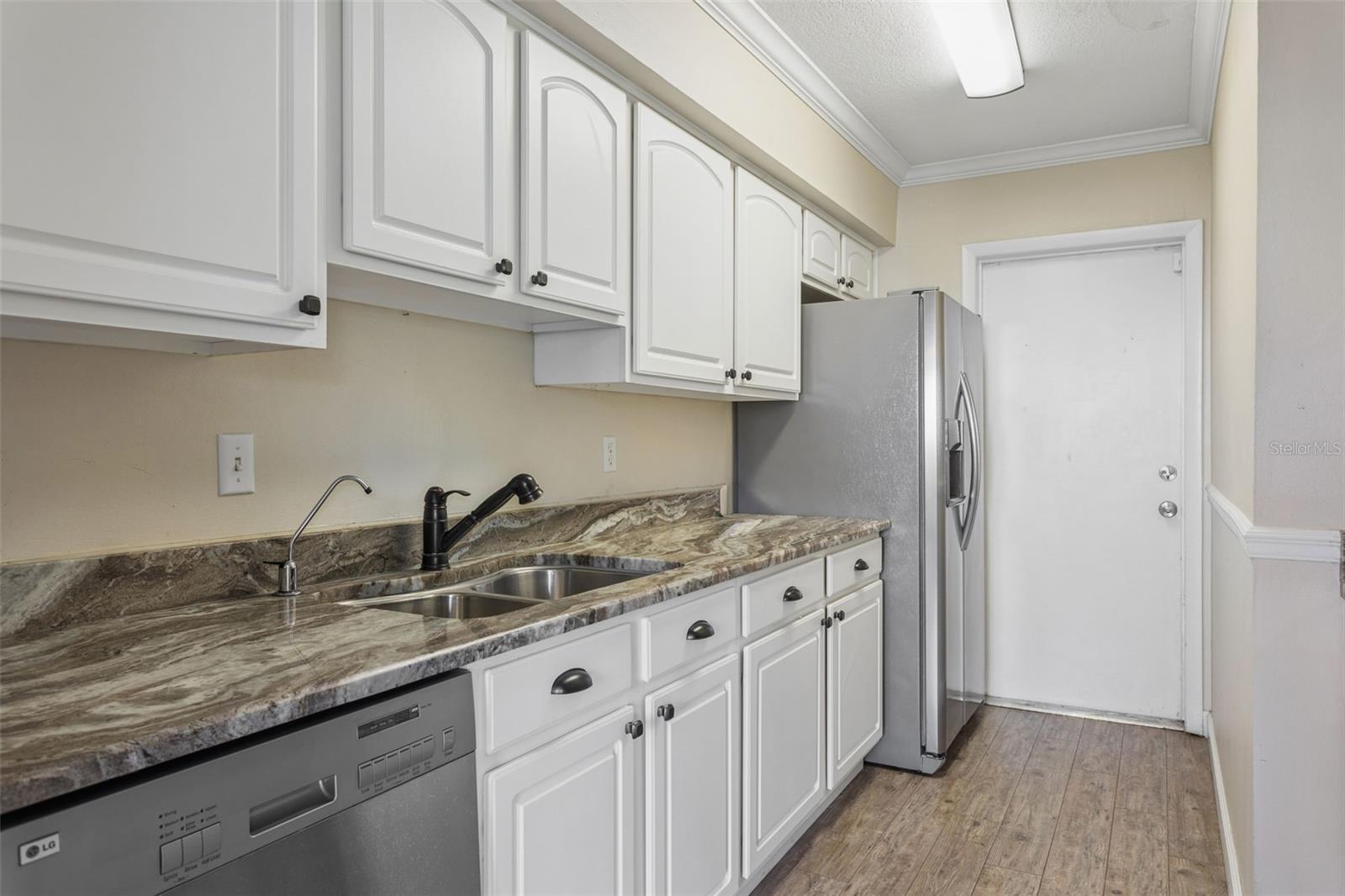 6341 Treetop Cir #6341 Property Photo 9