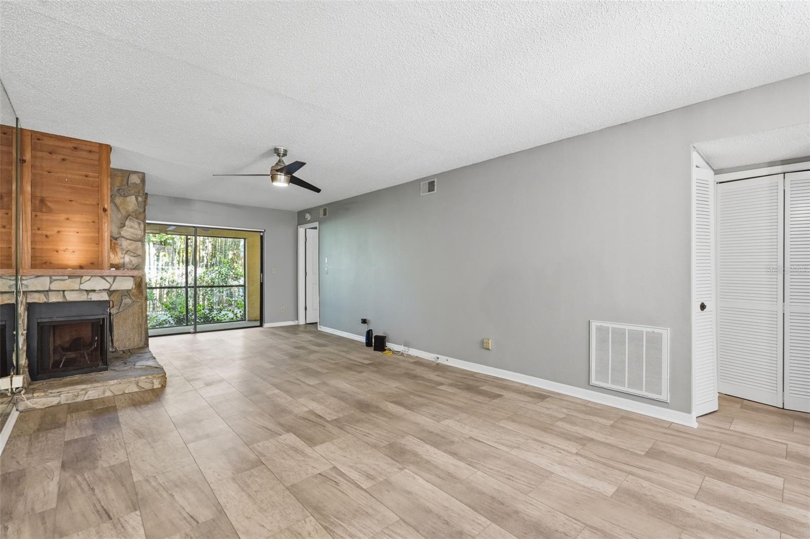 3163 Landmark Dr #615 Property Photo 6