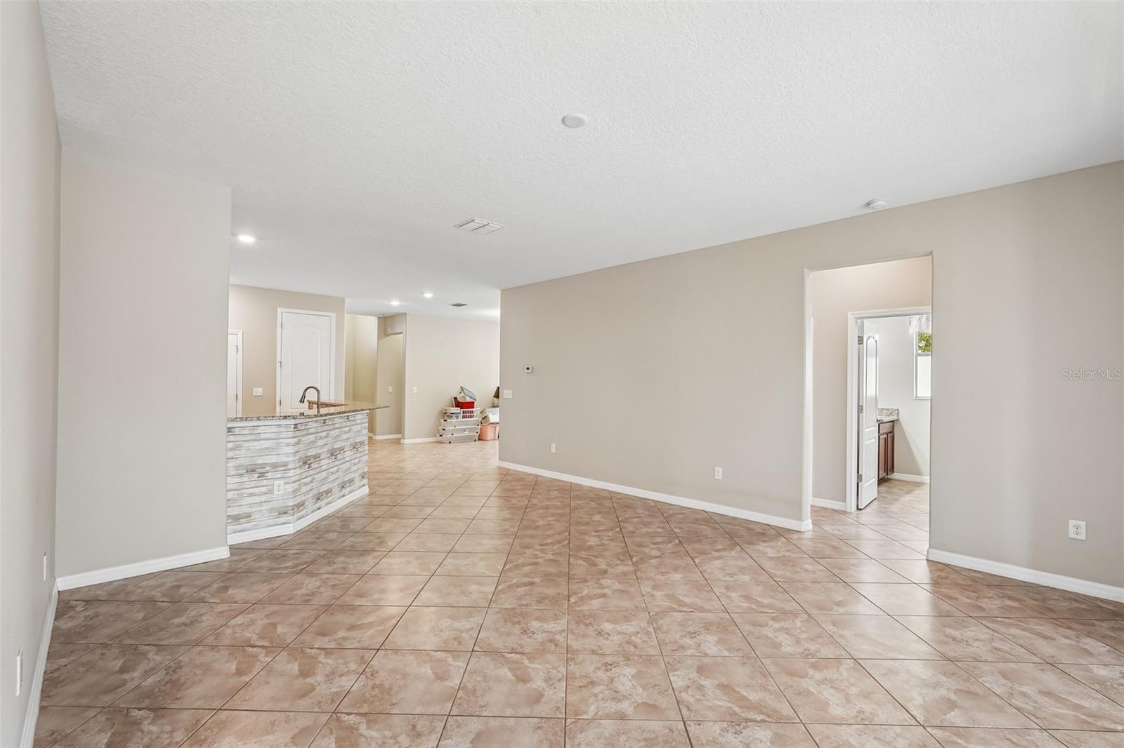 2426 Cumberland Cliff Dr Property Photo 5