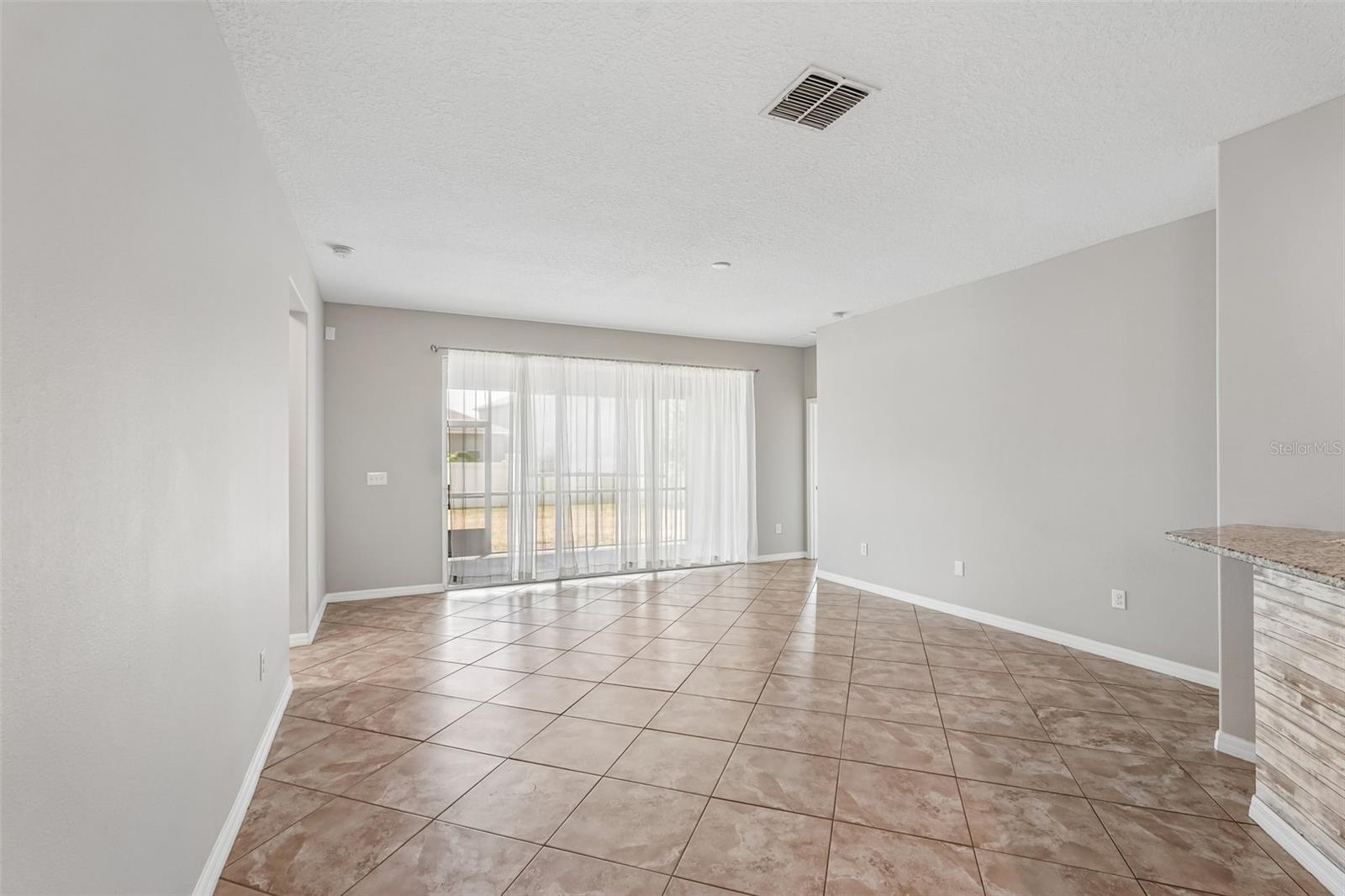 2426 Cumberland Cliff Dr Property Photo 7
