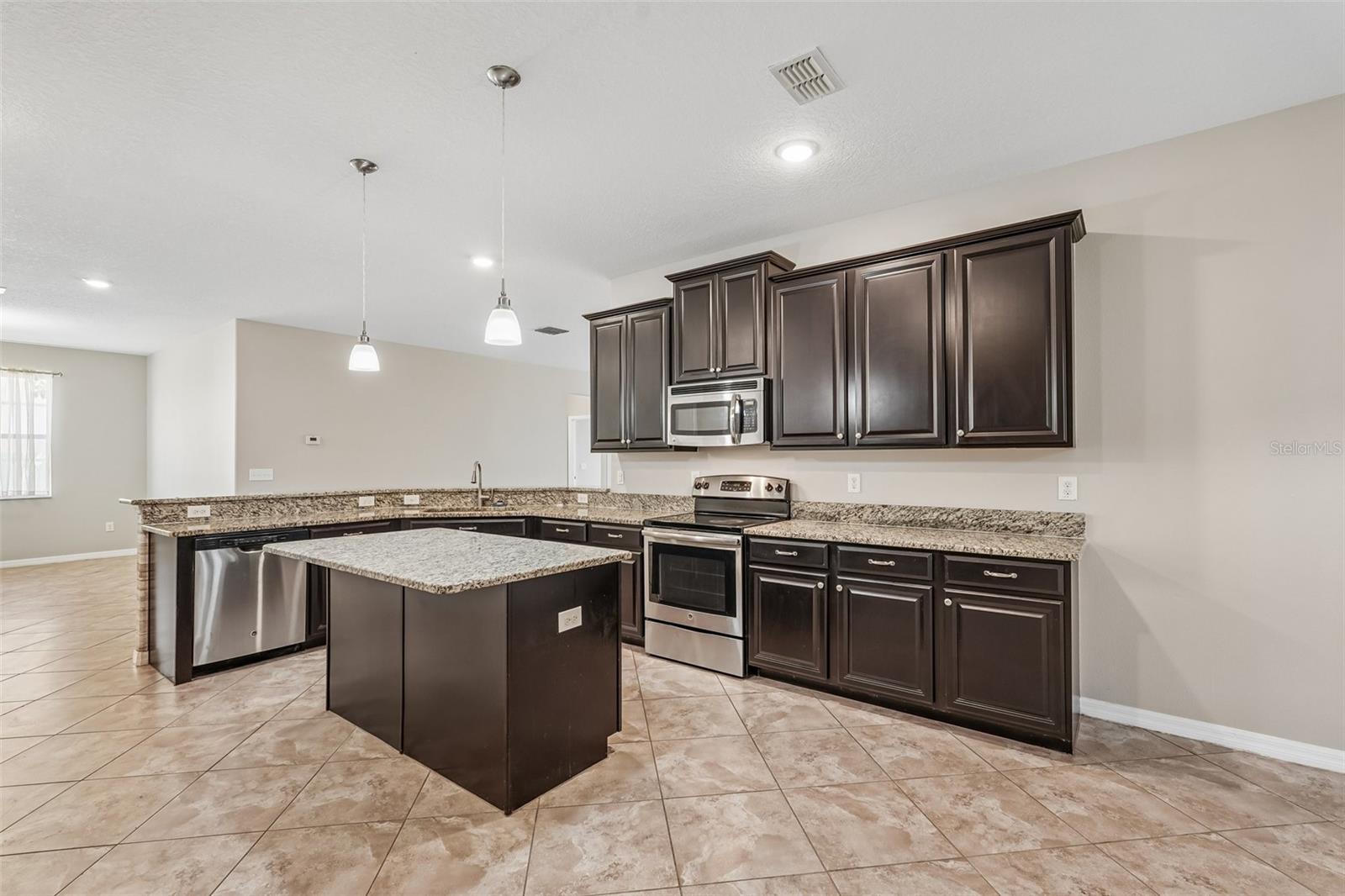 2426 Cumberland Cliff Dr Property Photo 11