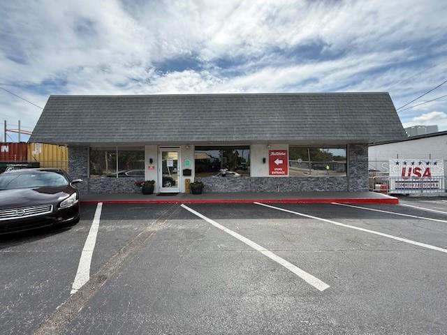 9511 N Nebraska Ave Property Photo 1