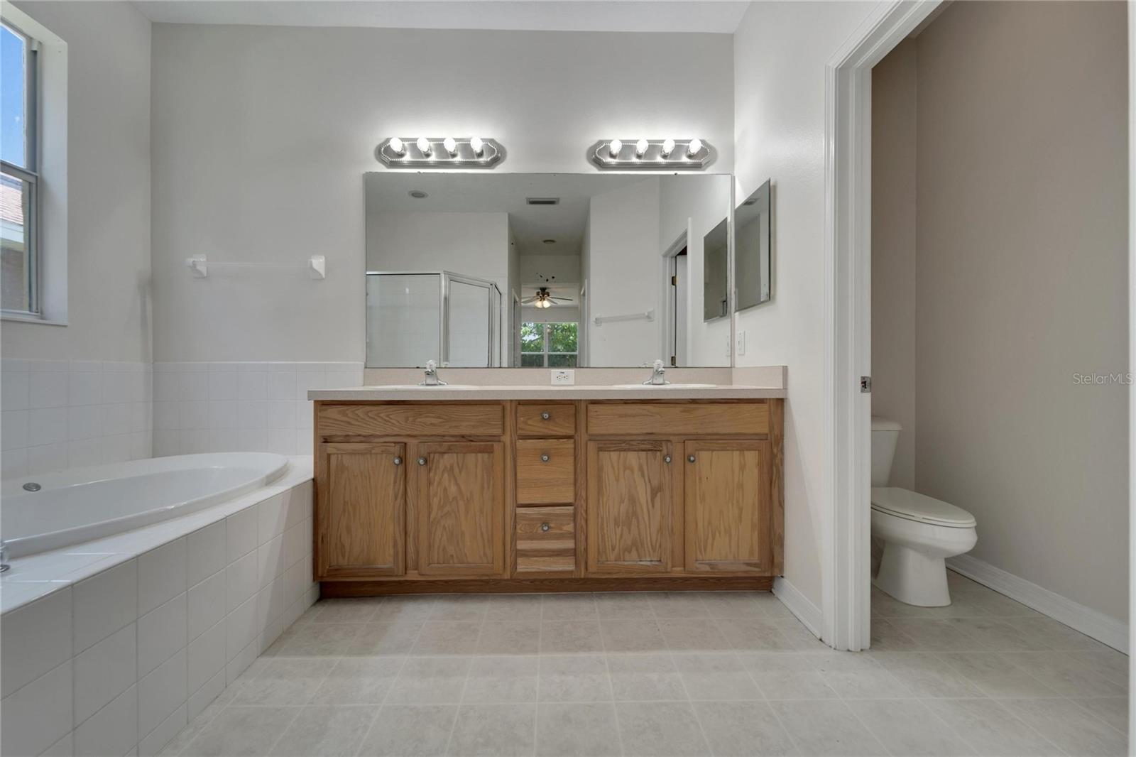 411 Durham Shore Ct Property Photo 37