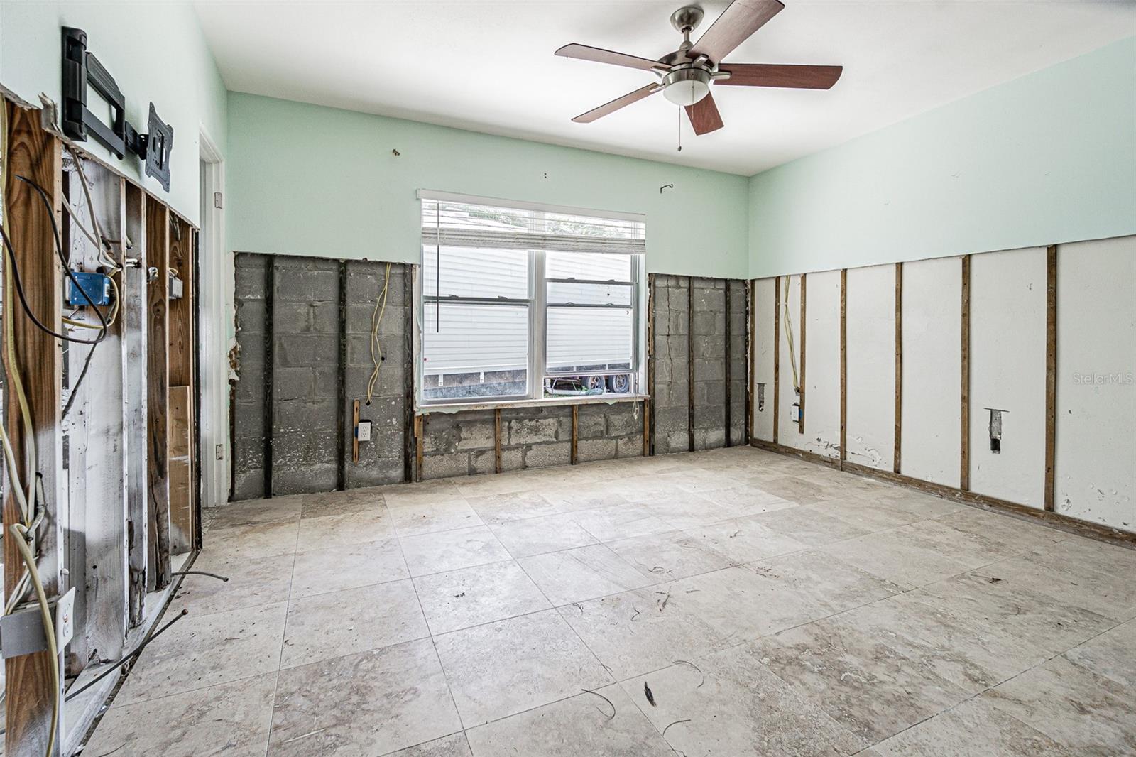 16101 4th St E Property Photo 7
