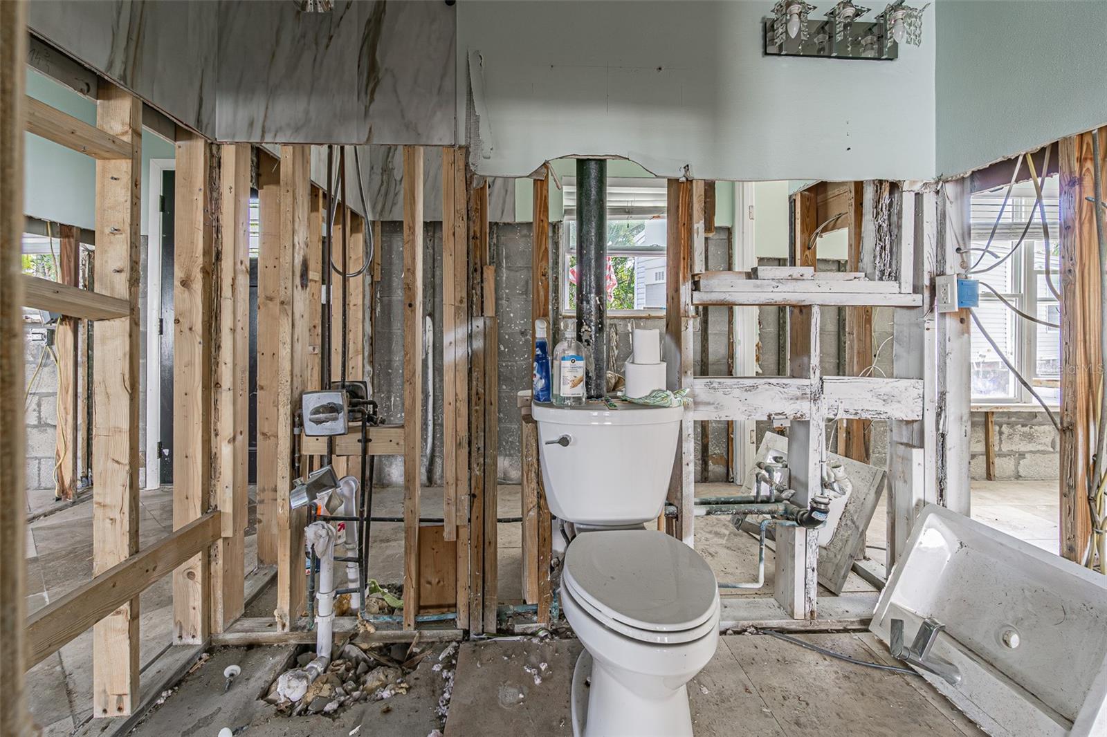 16101 4th St E Property Photo 10