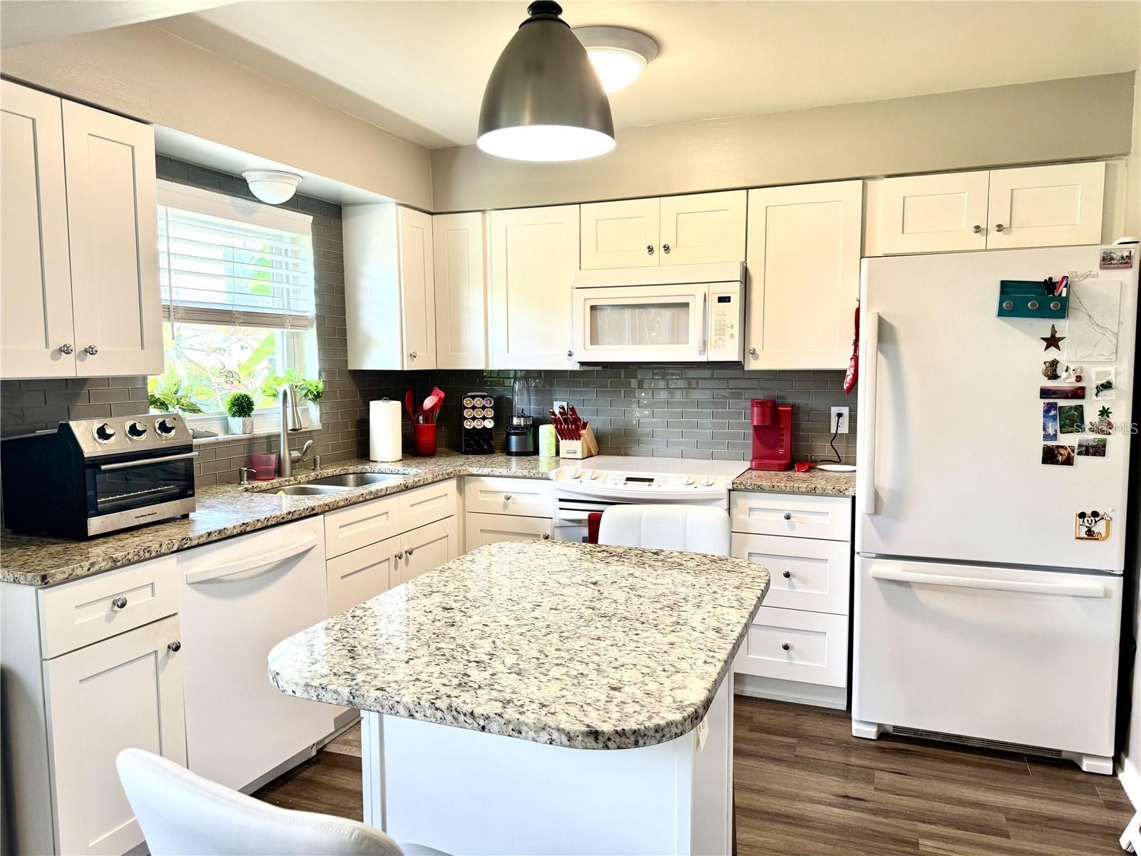 6997 Versailles N #n/a Property Photo 2