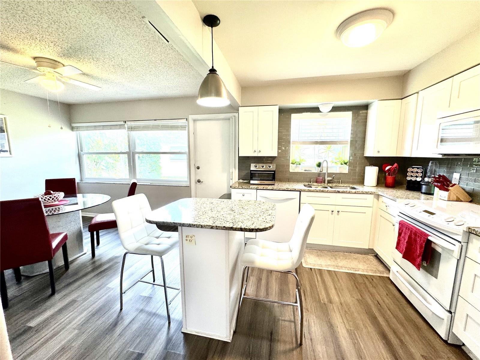 6997 Versailles N #n/a Property Photo 3