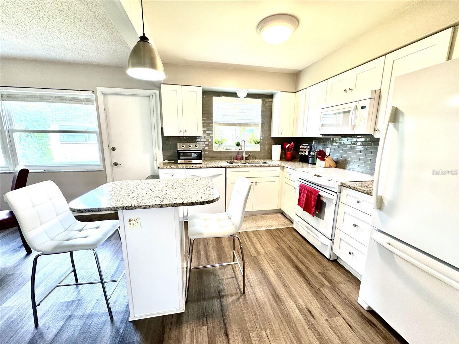 6997 Versailles N #n/a Property Photo 5