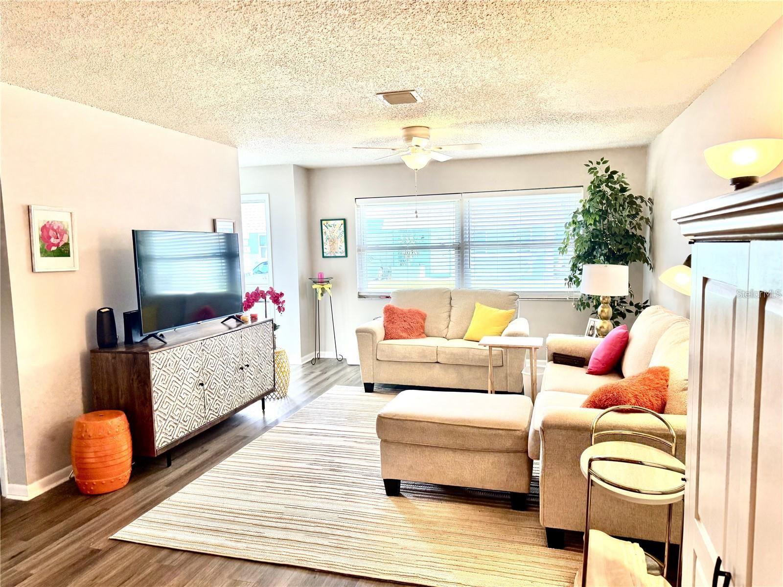 6997 Versailles N #n/a Property Photo 7