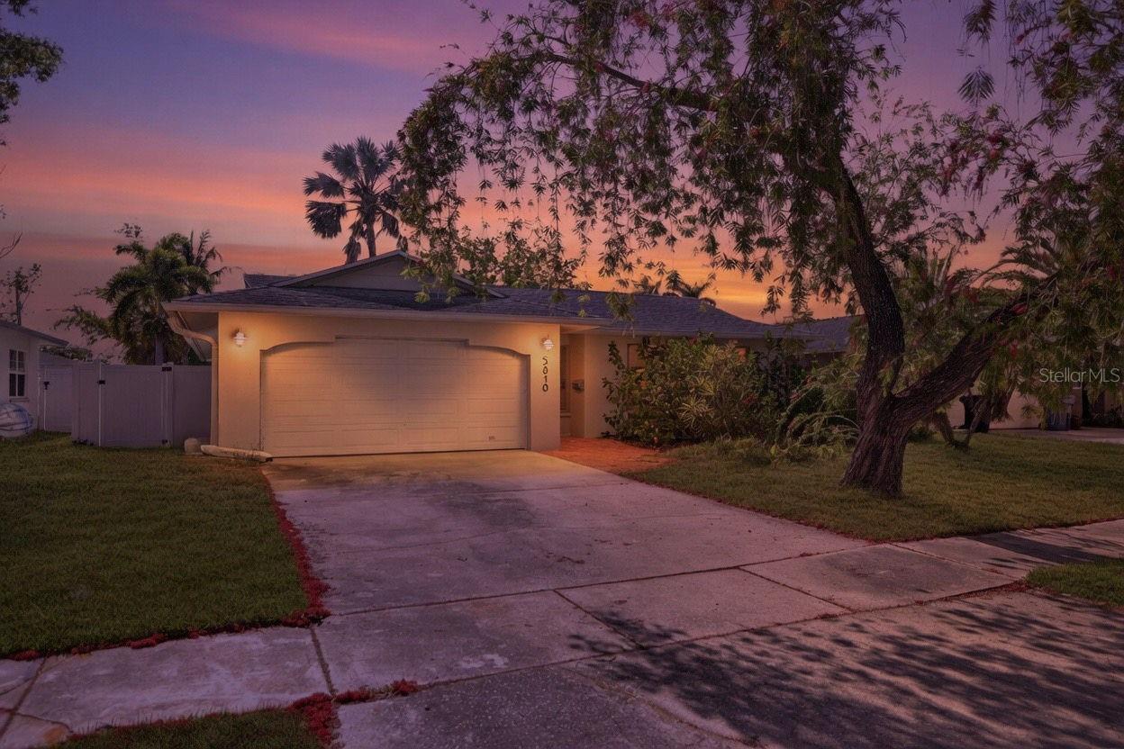 5810 Venetian Blvd Ne Property Photo 2