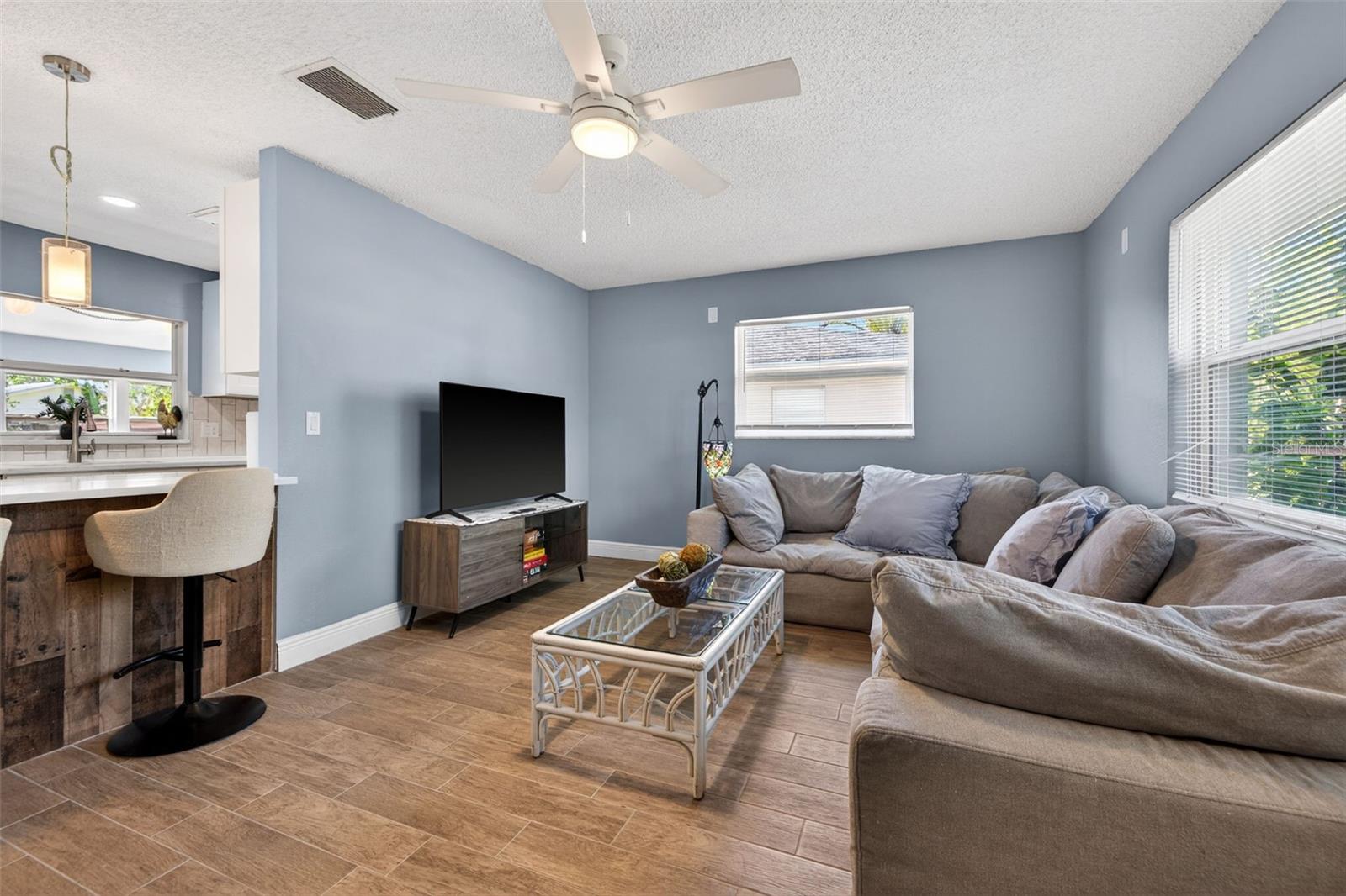 5810 Venetian Blvd Ne Property Photo 3