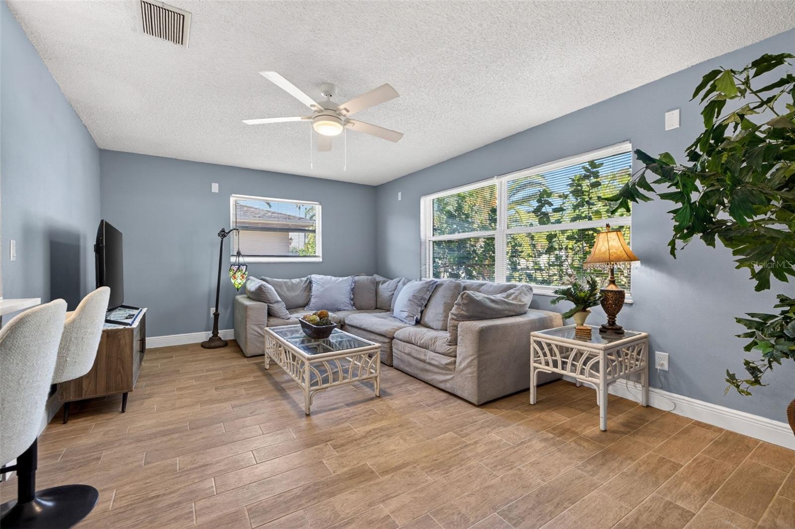 5810 Venetian Blvd Ne Property Photo 4