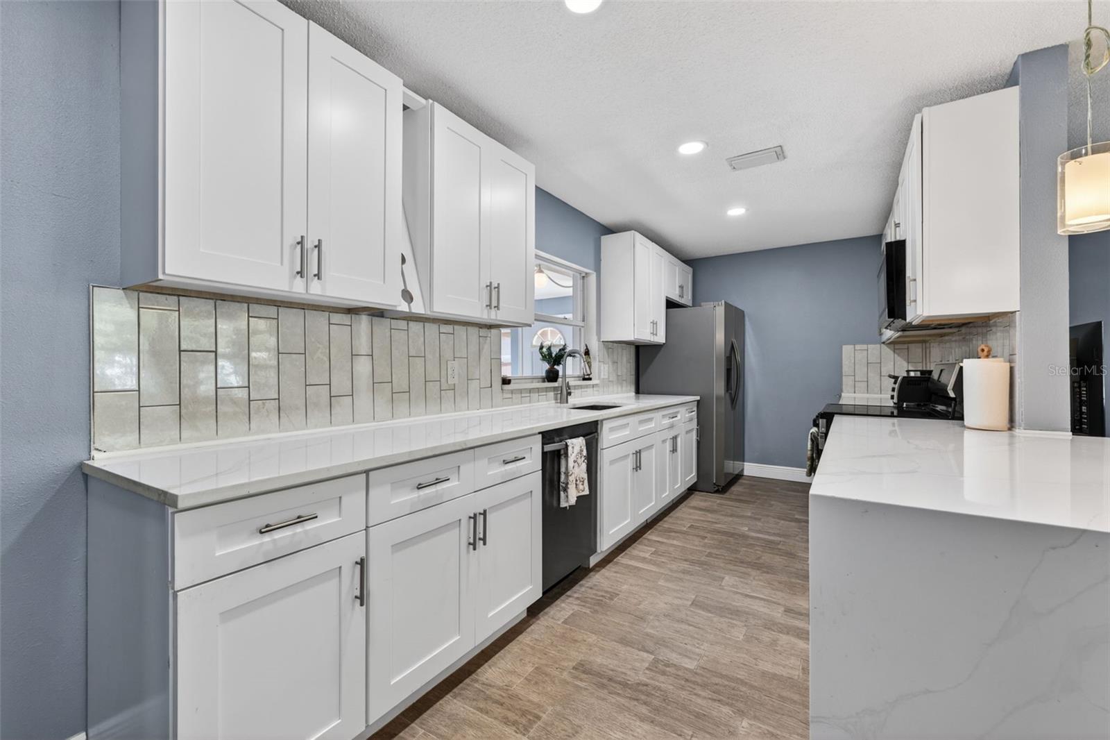 5810 Venetian Blvd Ne Property Photo 7