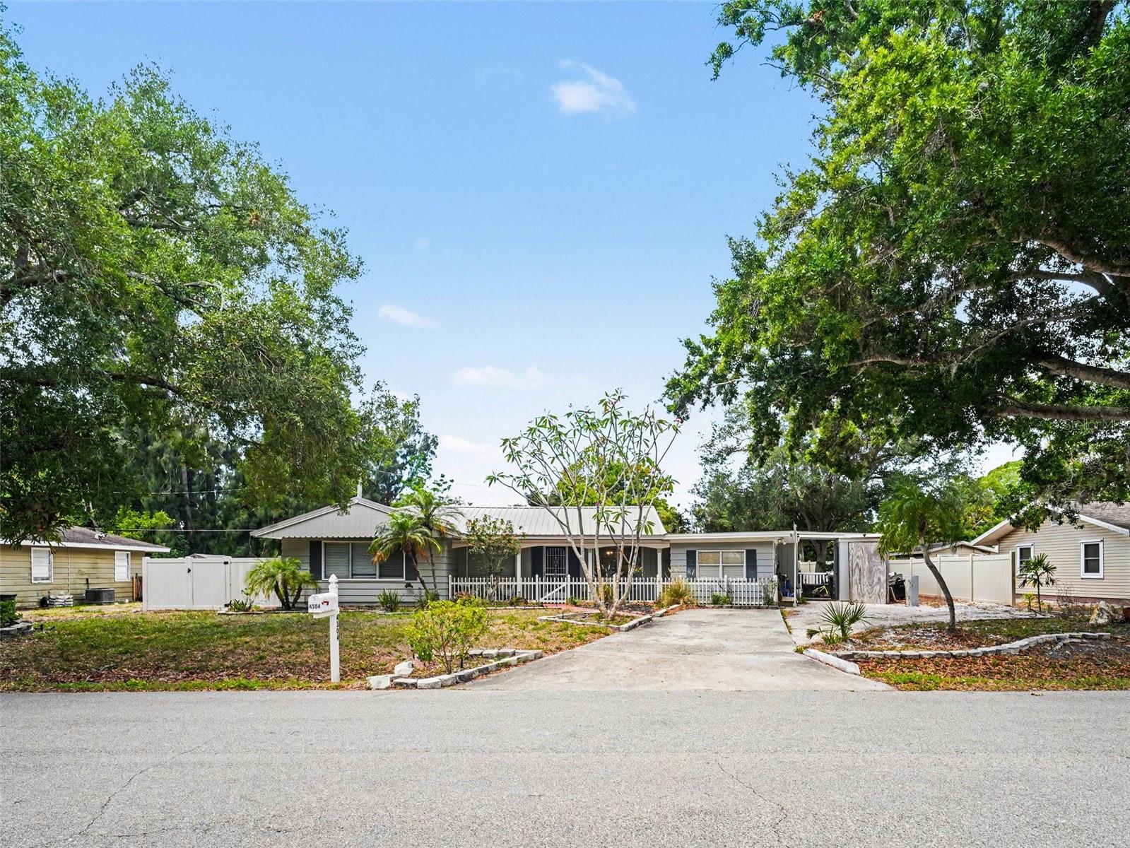 4304 MIDLAND RD Property Photo 1