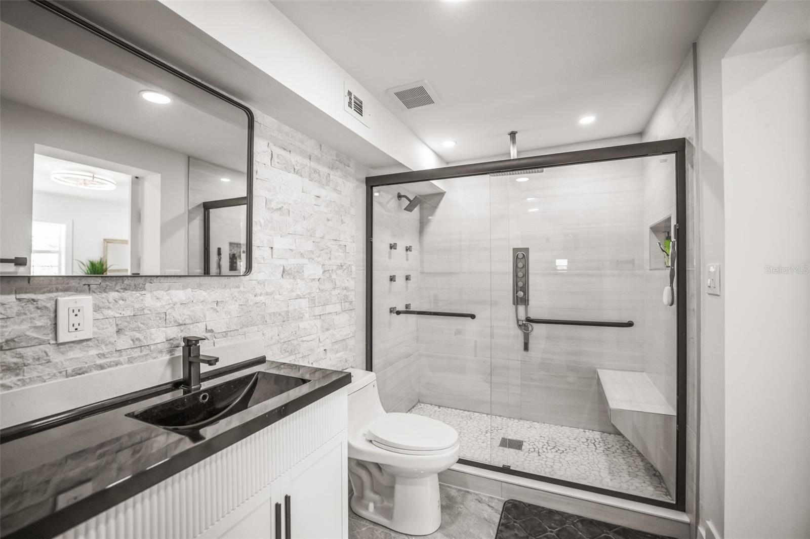 4327 Huntington St Ne Property Photo 28