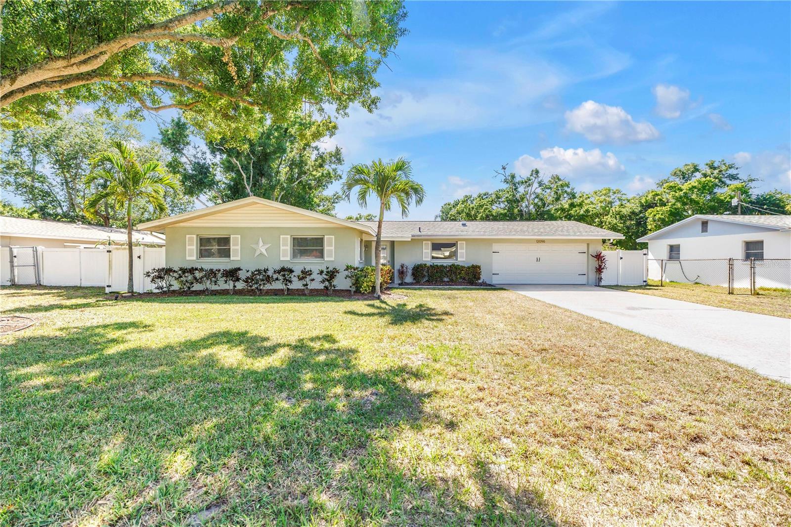 12096 Oak St Property Photo 1