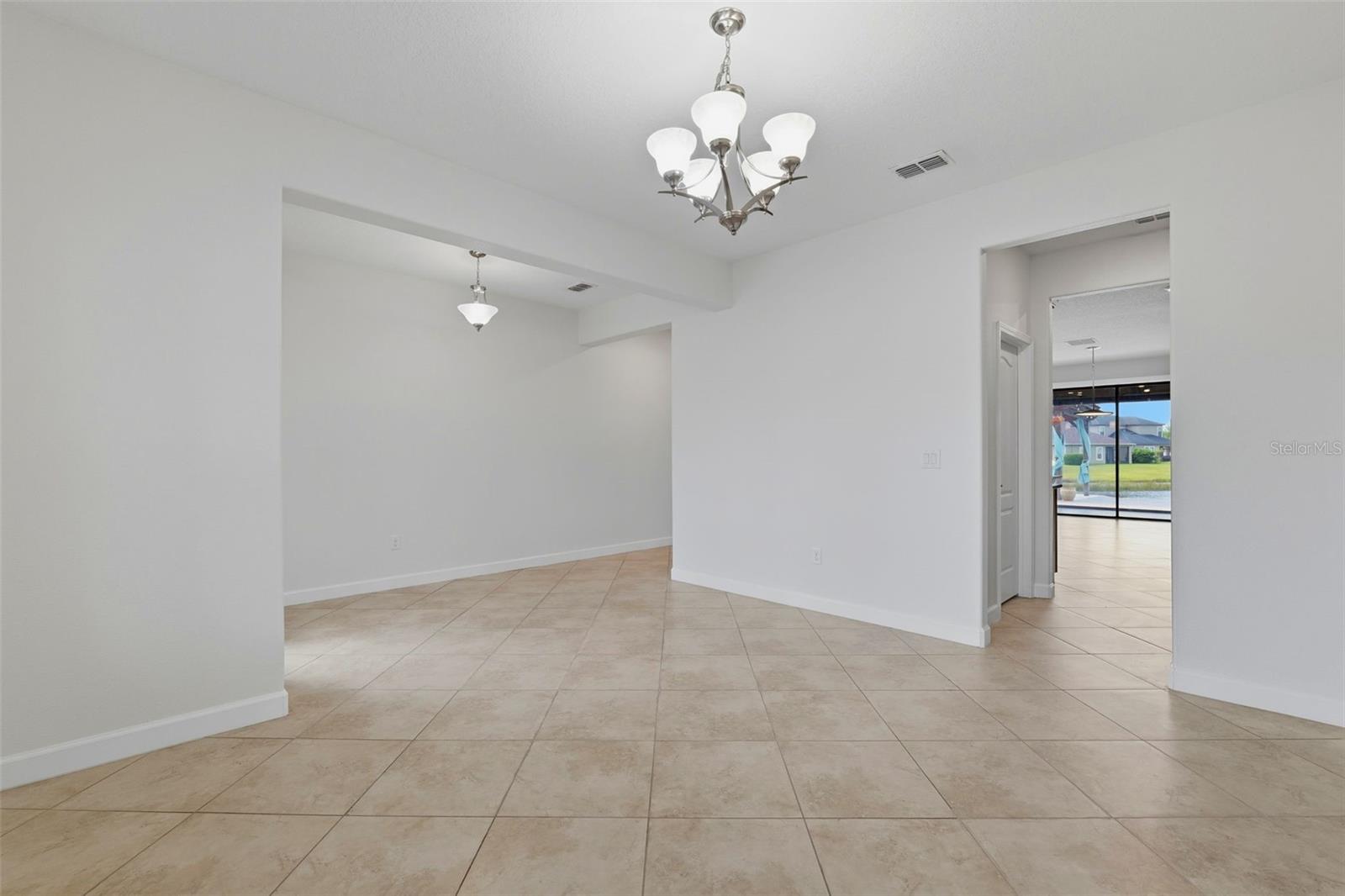 19419 Paddock View Dr Property Photo 7