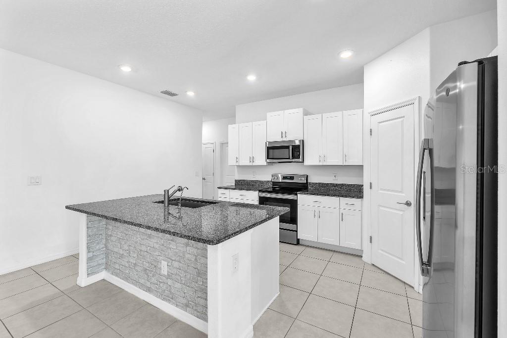 5518 Blue Azure Dr Property Photo 13