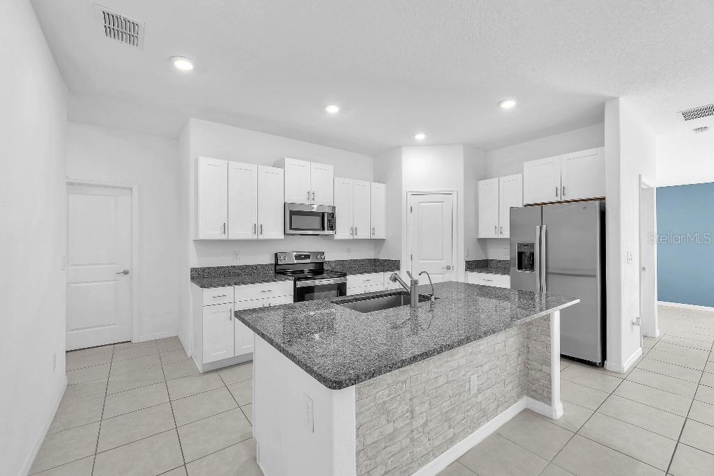 5518 Blue Azure Dr Property Photo 14