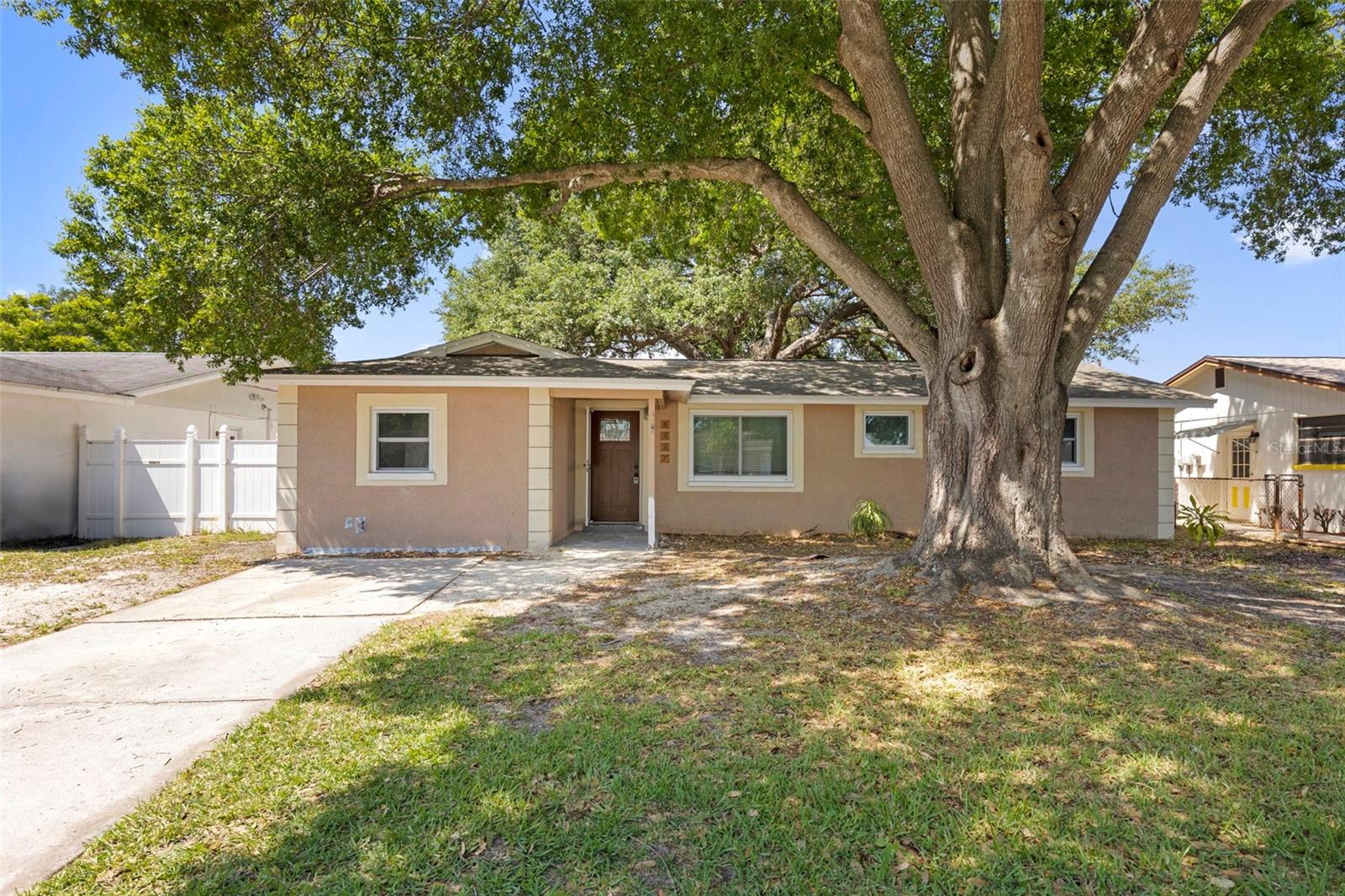 5557 146th Ter N Property Photo 1