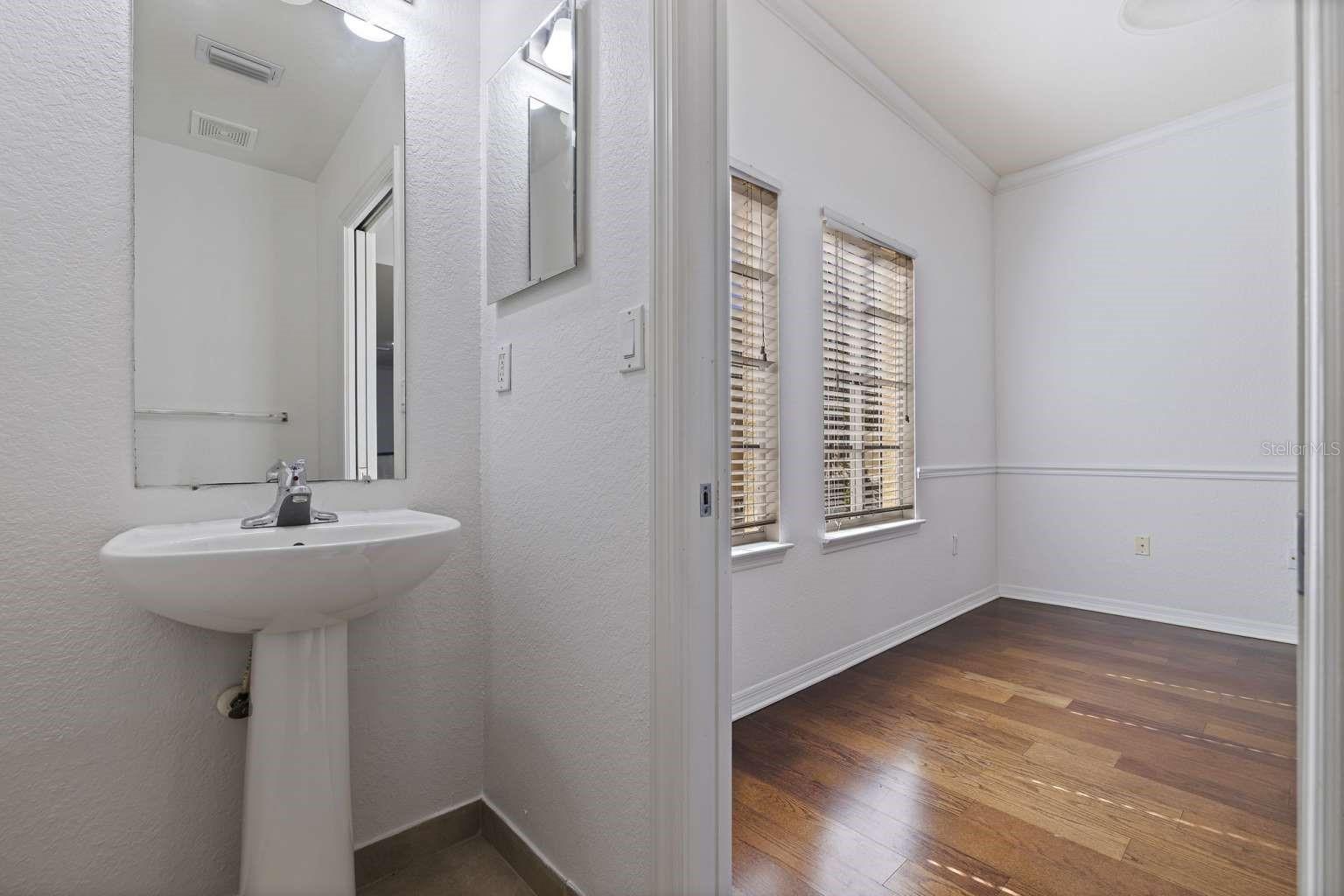 5252 W Kennedy Blvd Property Photo 14