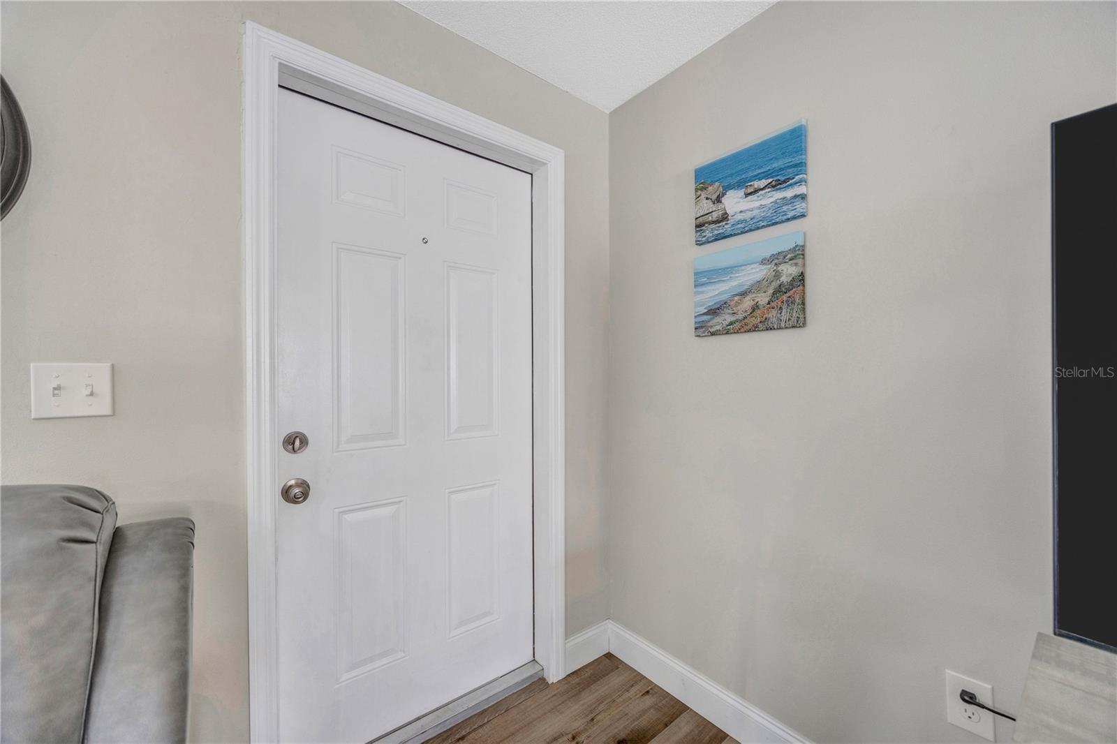 2155 Edythe Dr Property Photo 2