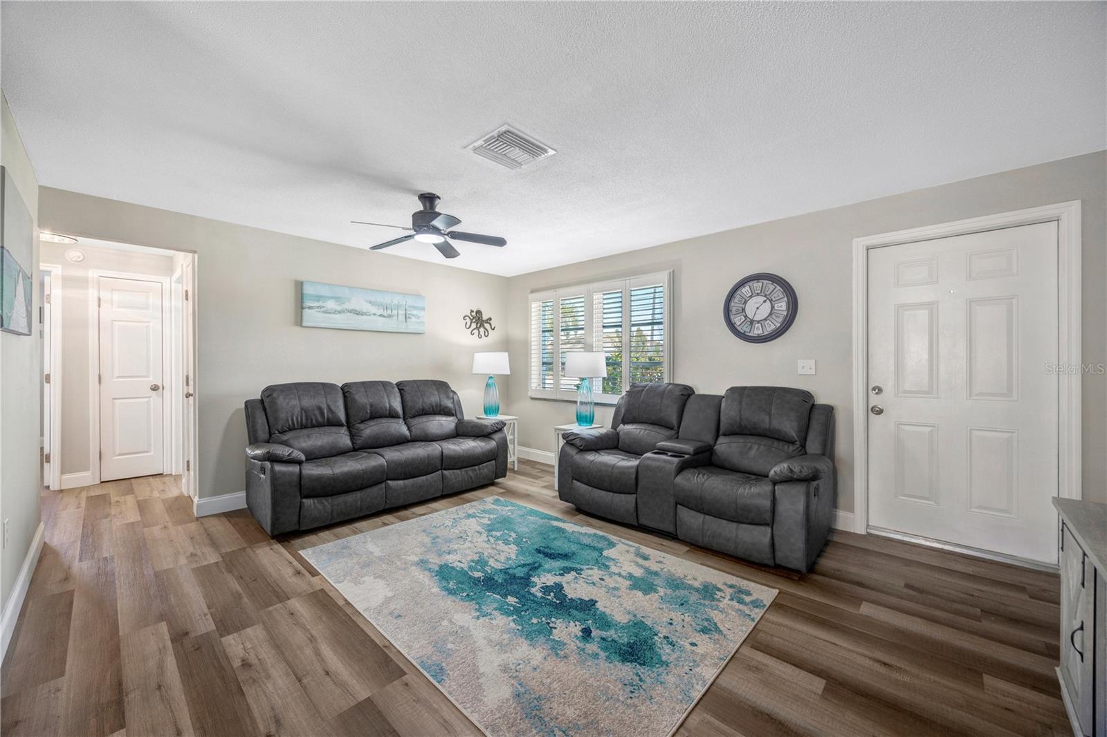 2155 Edythe Dr Property Photo 4