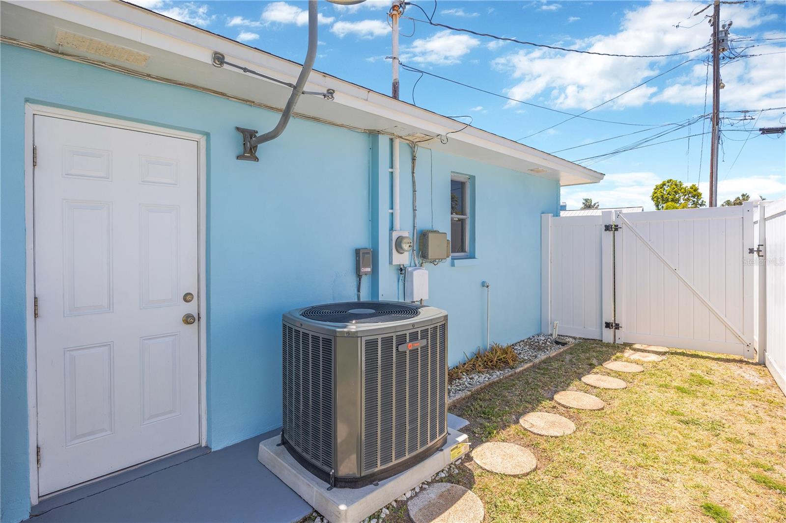 2155 Edythe Dr Property Photo 39