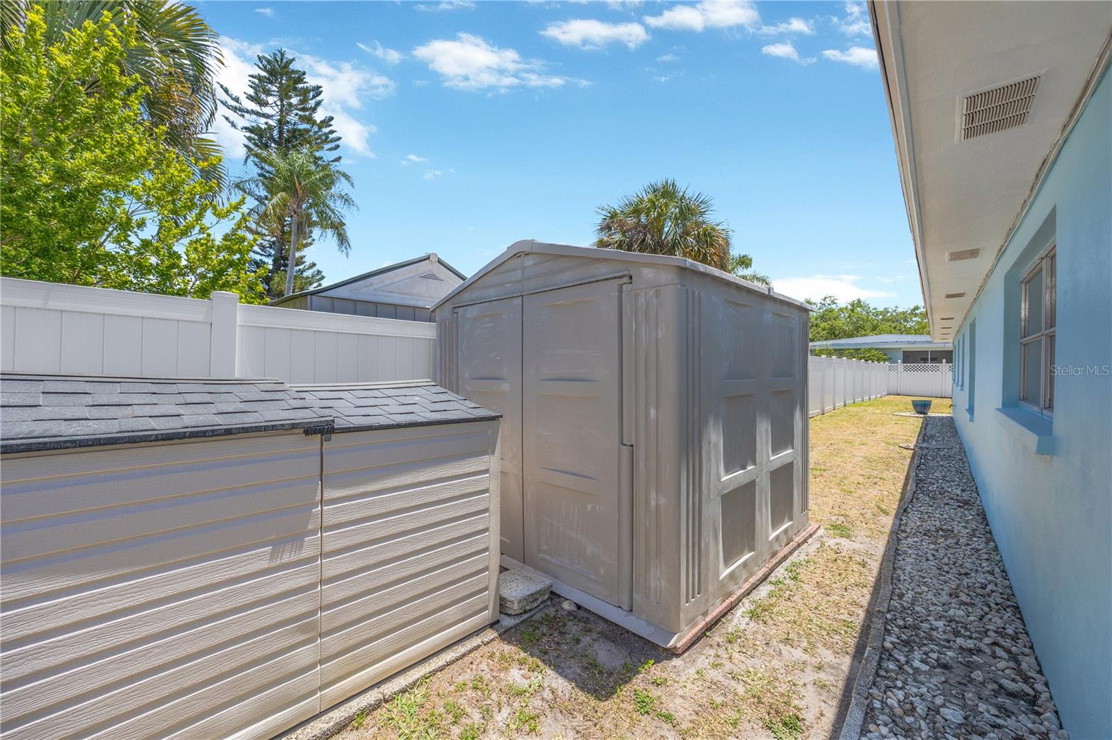 2155 Edythe Dr Property Photo 40