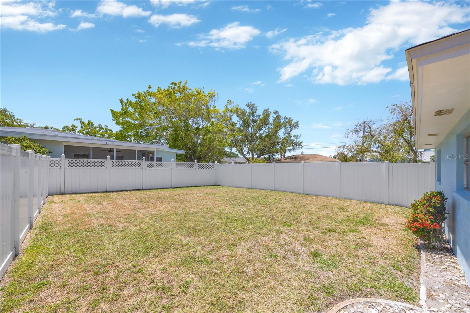 2155 Edythe Dr Property Photo 41