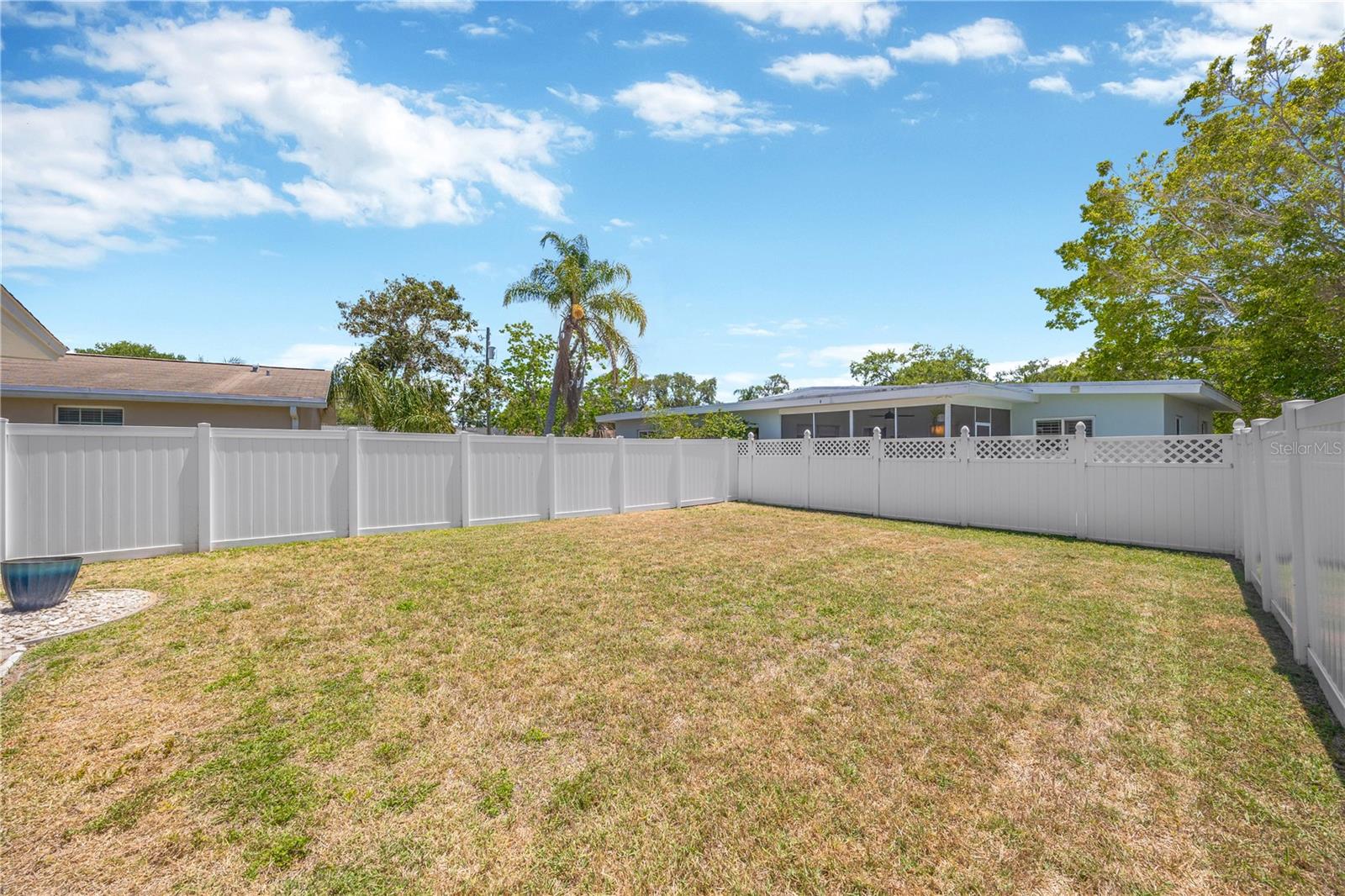 2155 Edythe Dr Property Photo 42